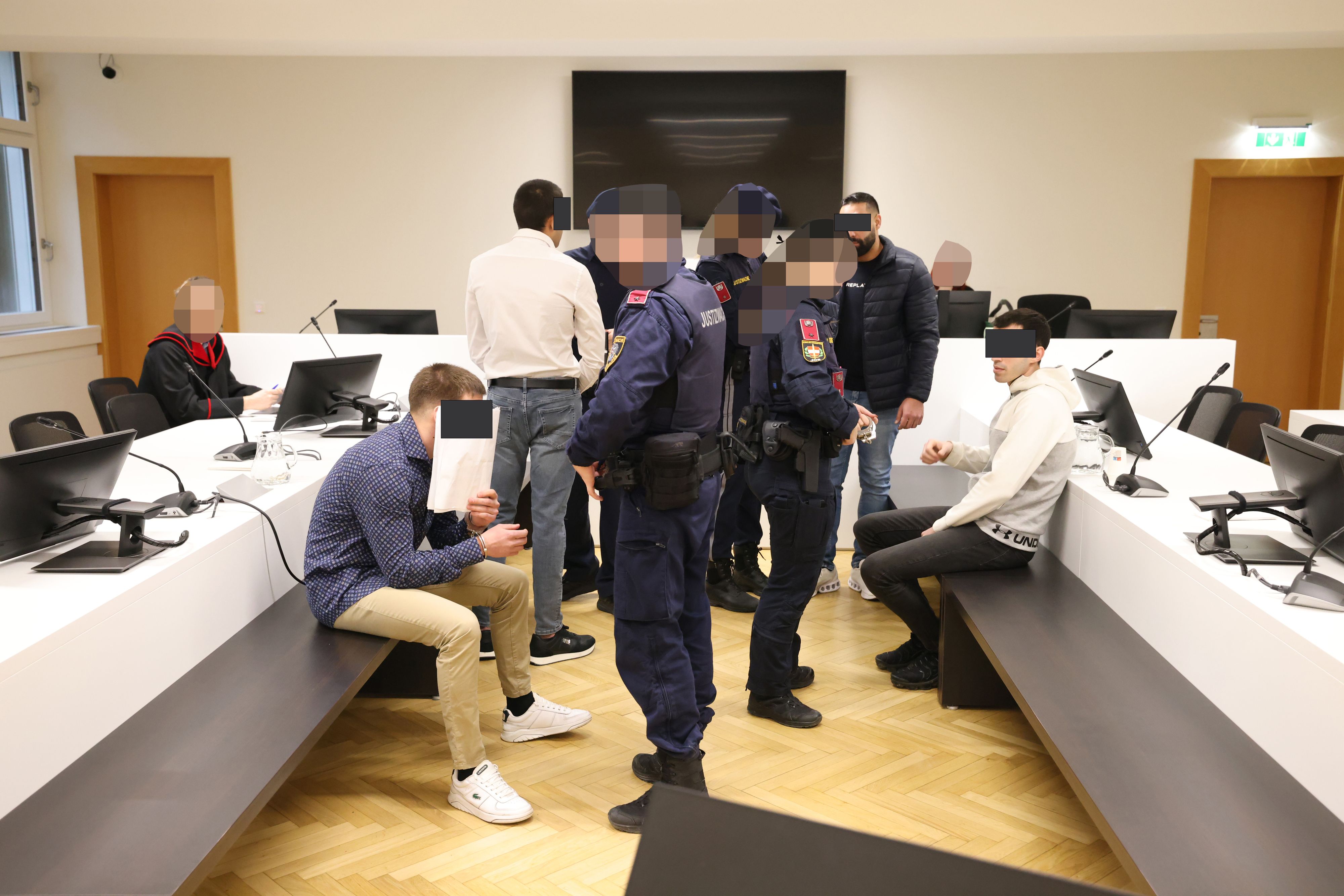 Vier Serben standen in Wien vor Gericht. 