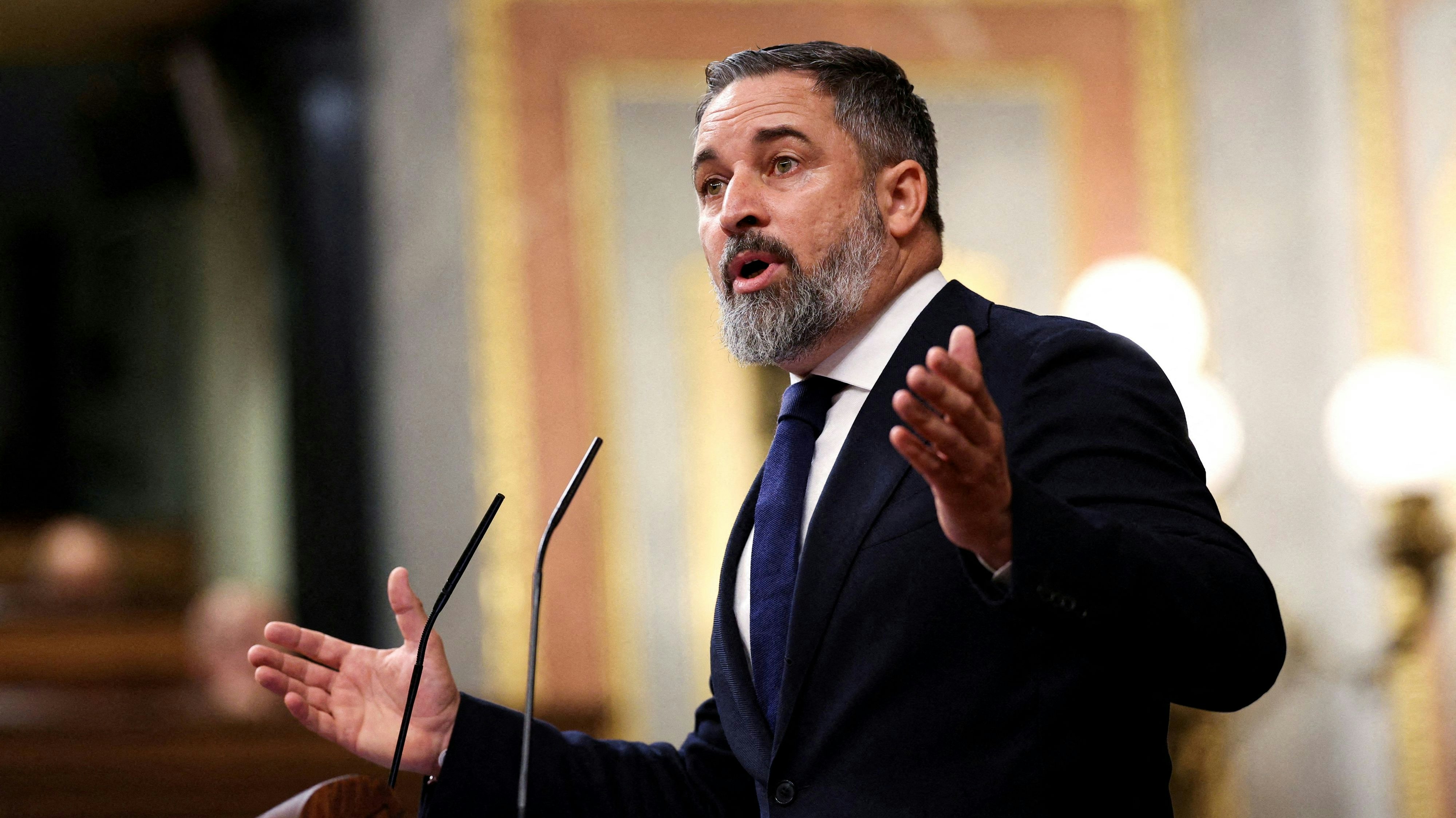 Santiago Abascal, Chef der rechtspopulistischen Partei Vox, nennt die Vorgangsweise "Wahnsinn"