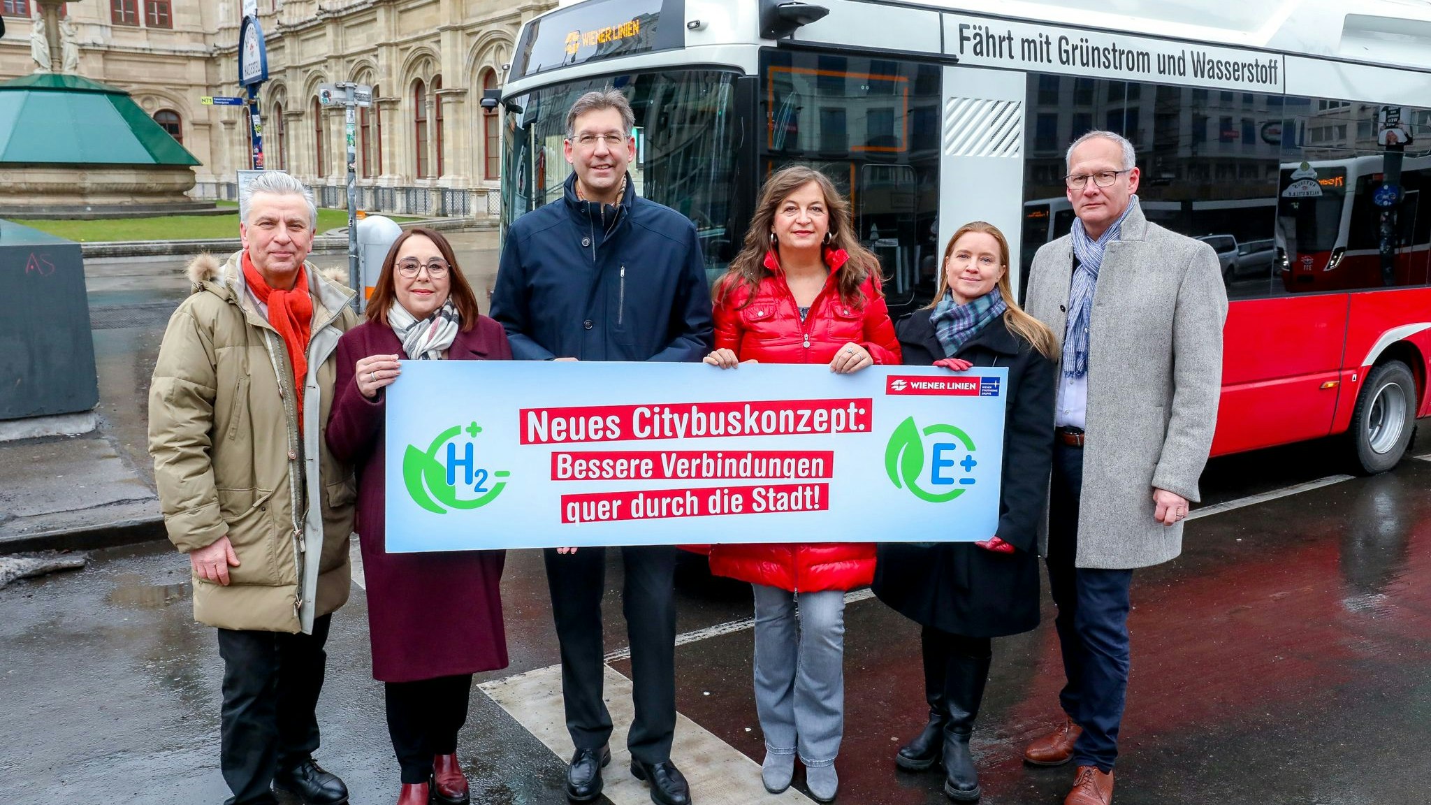 Gemeinderat Josef Taucher, Bezirksvorsteher-Stellvertreterin von Mariahilf Julia Lessacher, Bezirksvorsteher Innere Stadt Markus Figl, Öffi- und Planungsstadträtin Ulli Sima, Mobilitätssprecherin Angelika Pipal-Leixner, Stephan Lewisch, Leiter der Betrieblichen Planung bei den Wiener Linien