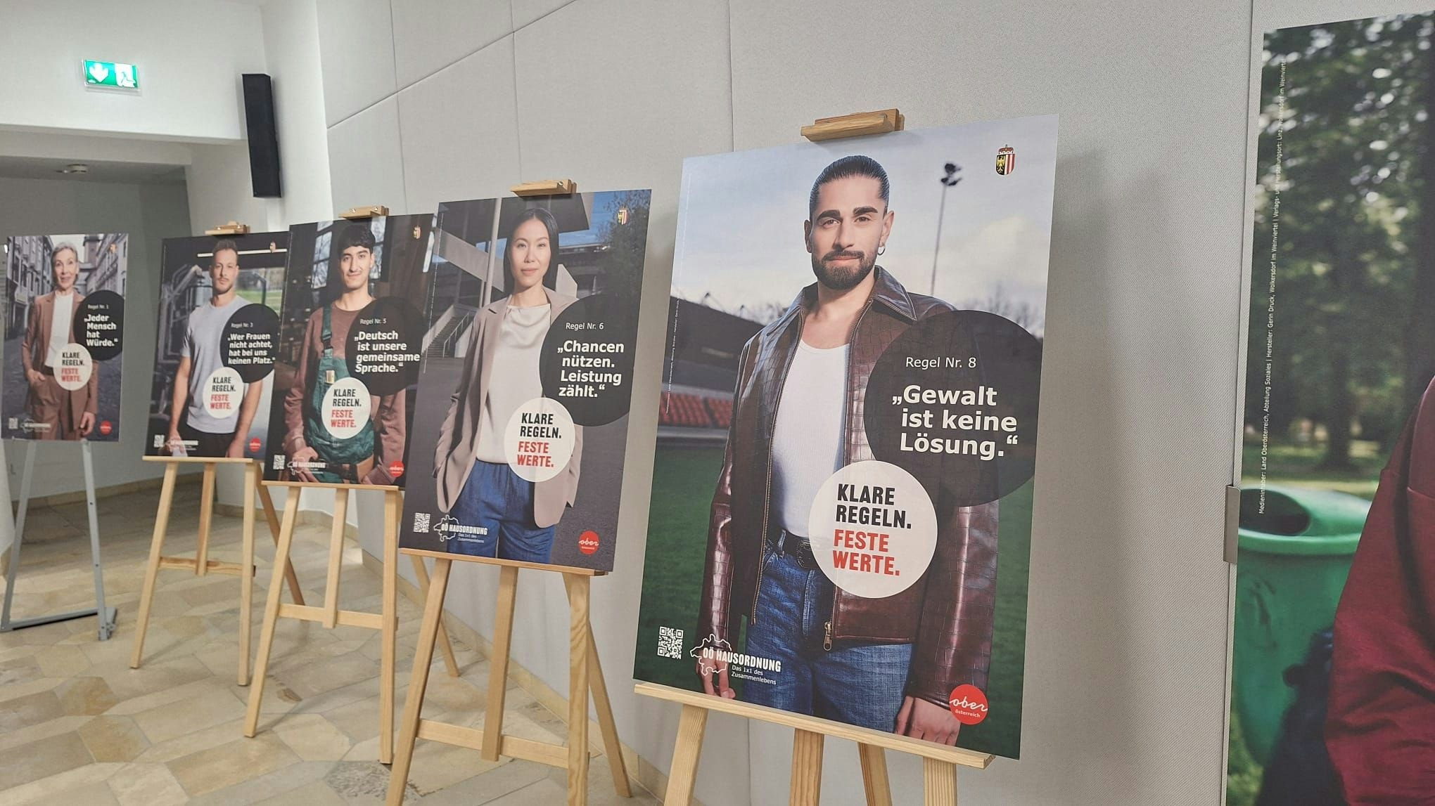 Im Landhaus in Linz haben LH Thomas Stelzer und Landesrat Christian Dörfel (beide ÖVP) die Ausrollung der neuen OÖ Hausordnung vorgestellt.