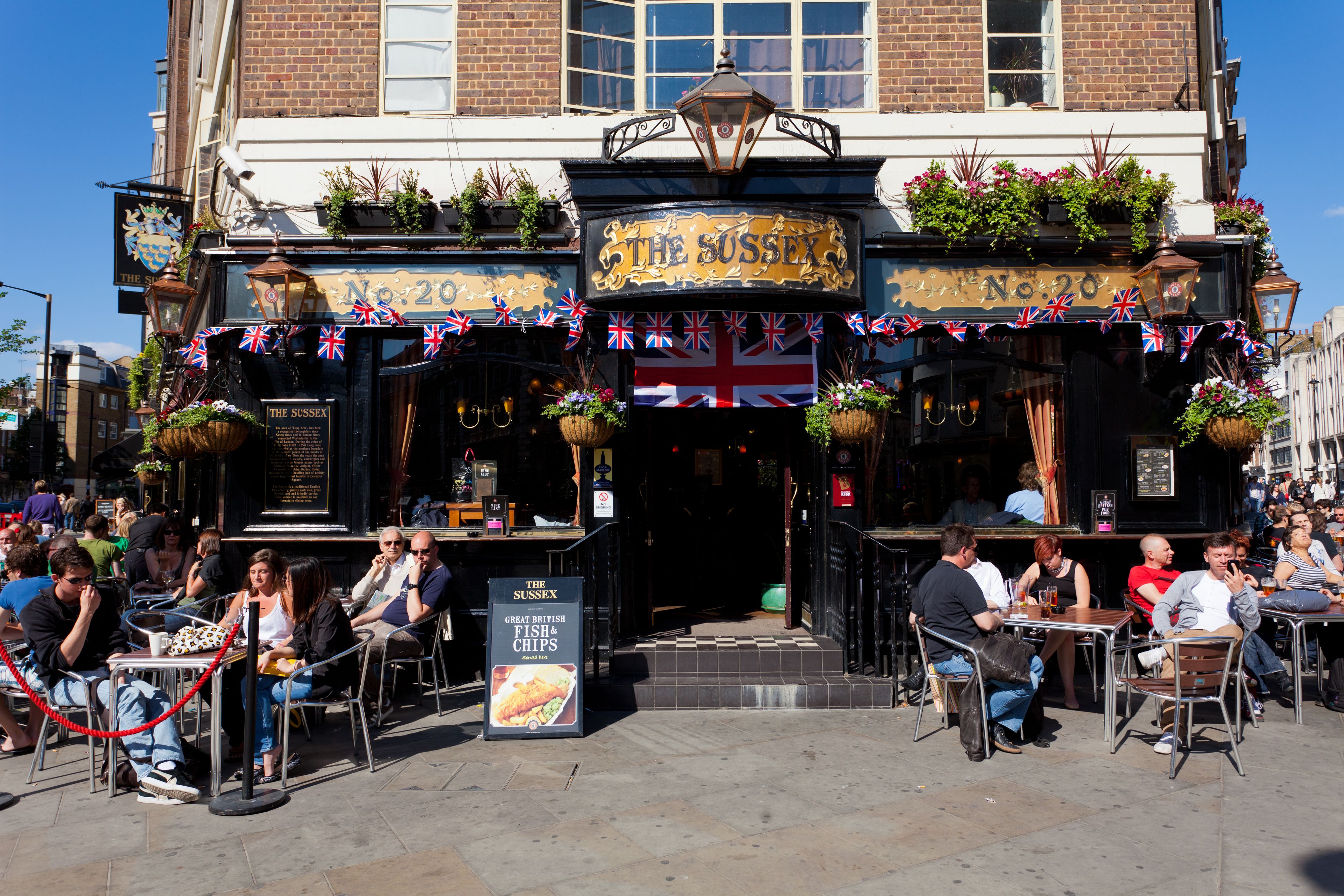 Angesichts des anhaltenden Rückgangs hat die Regierung nun ein steuerliches Entlastungspaket für Pubs angekündigt. (Symbolbild)