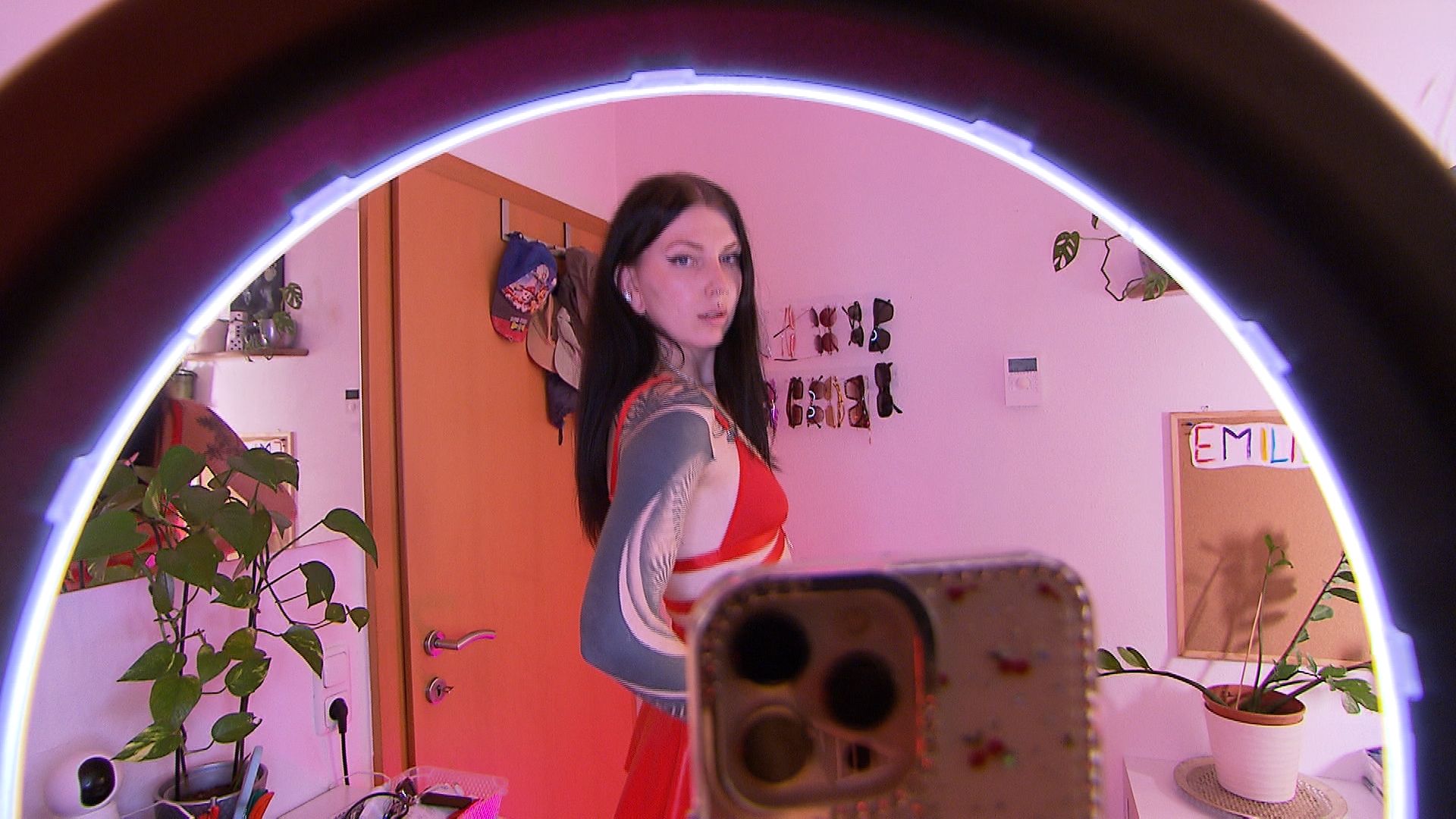 Heute.at - Mein Papa weiß nichts – Lisa (24) dreht Erotik-Videos