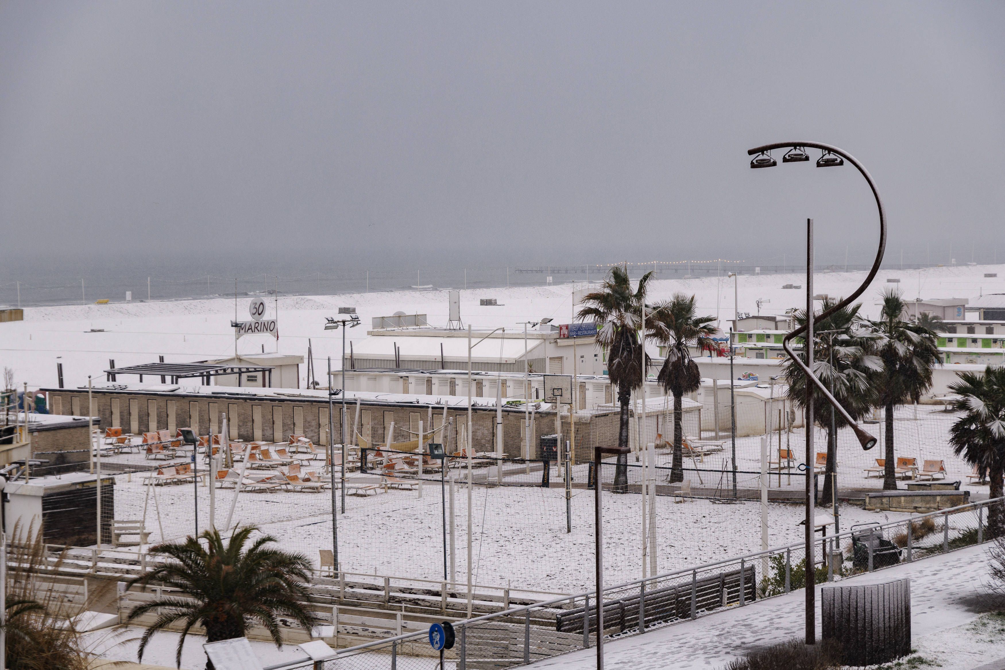 Am 6. Jänner 2026 hatte heftiger Schneefall selbst den Strand von Rimini in ein Winter Wonderland verwandelt.