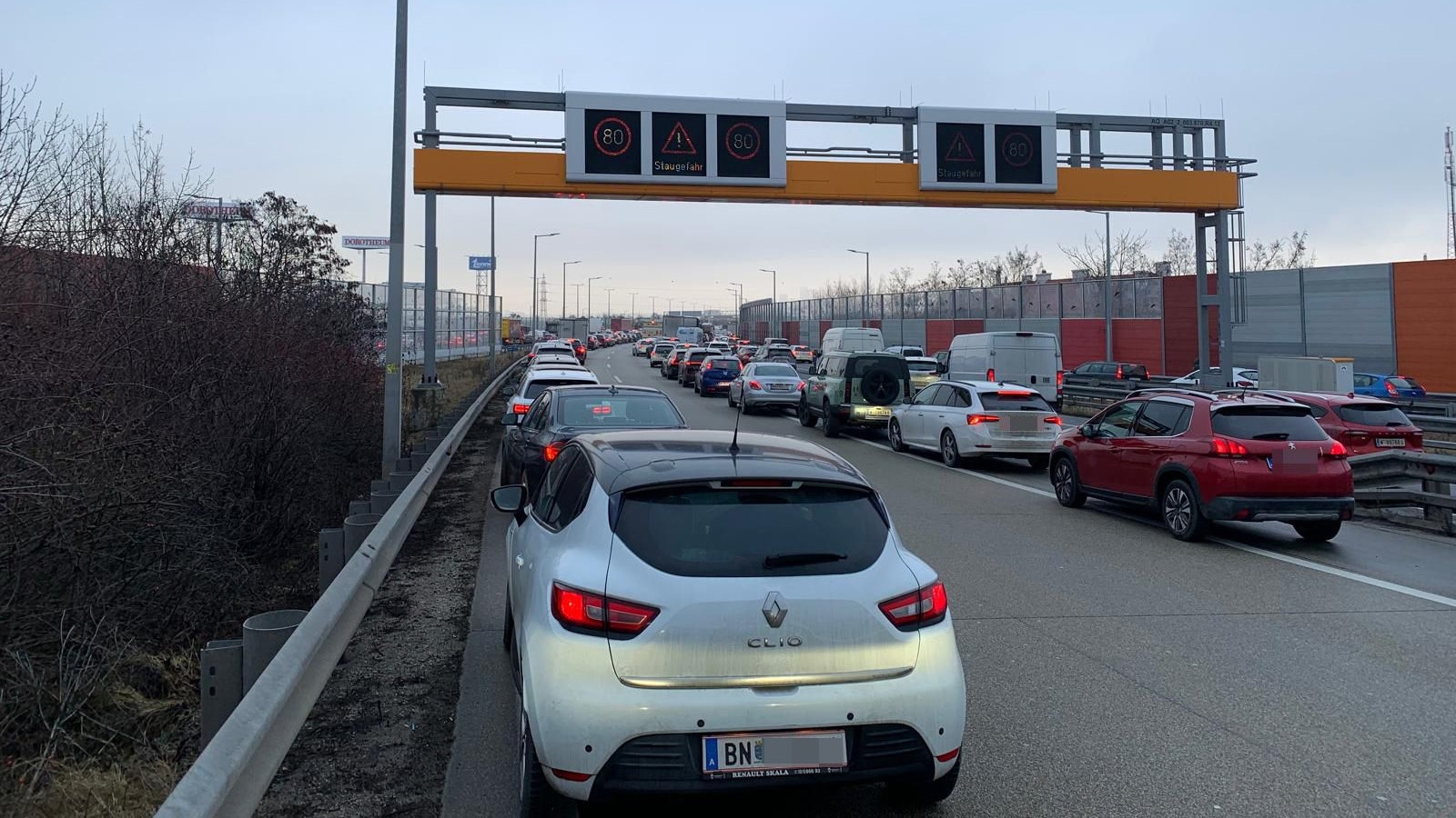 Mega-Stau auch auf der A23 bei Wien
