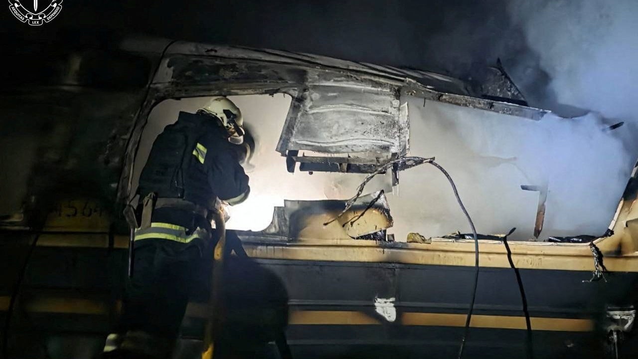 Heute.at - Drohnenangriff auf Zivilisten – Russen zerbomben Zug