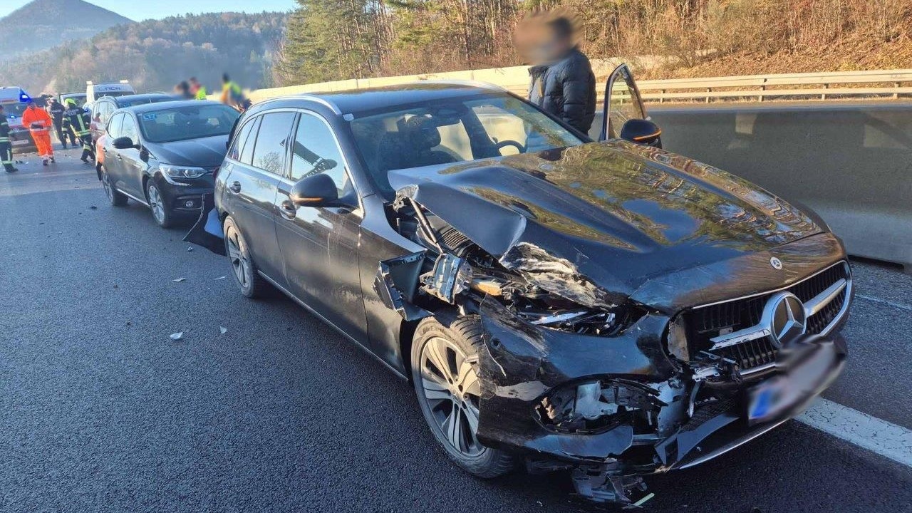 Heute.at - Massen-Crash in der Früh – riesiger Stau auf der A2