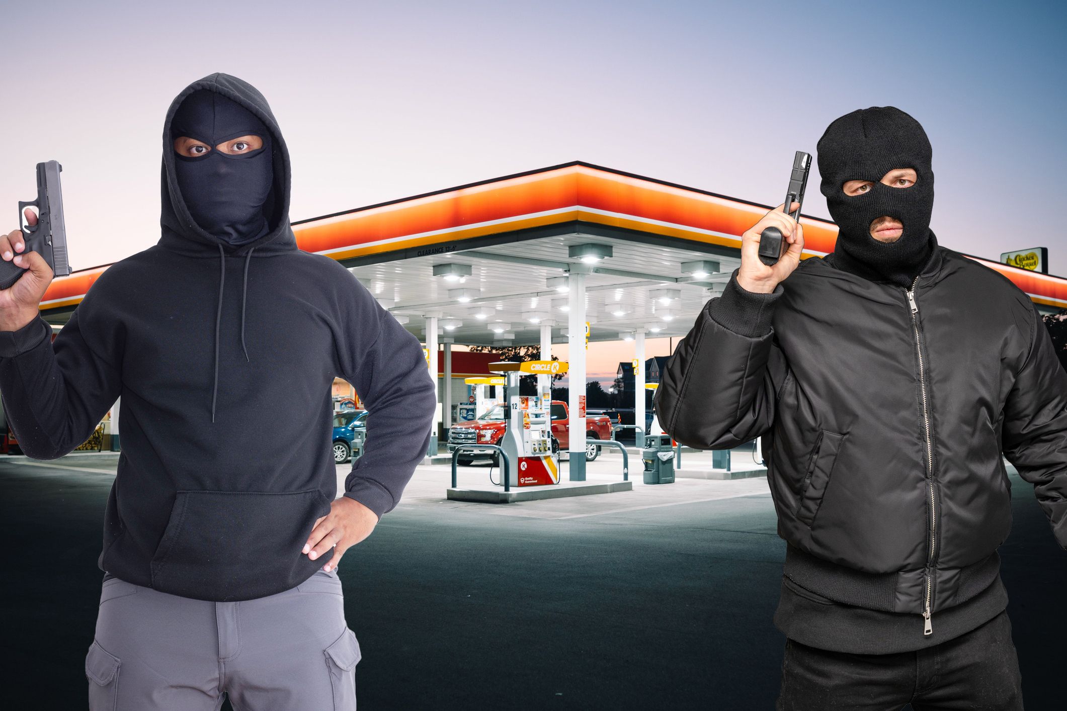 Mit Sturmhaube und Pistole: Zwei Jugendliche (Symbolbild) sollen in Wr. Neustadt eine Tankstelle überfallen haben – jetzt gab’s bedingte Haft.