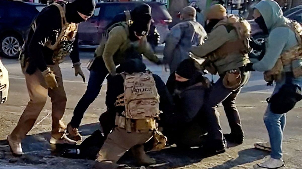 Heute.at - Tödlicher ICE-Einsatz – neues Video wirft Fragen auf