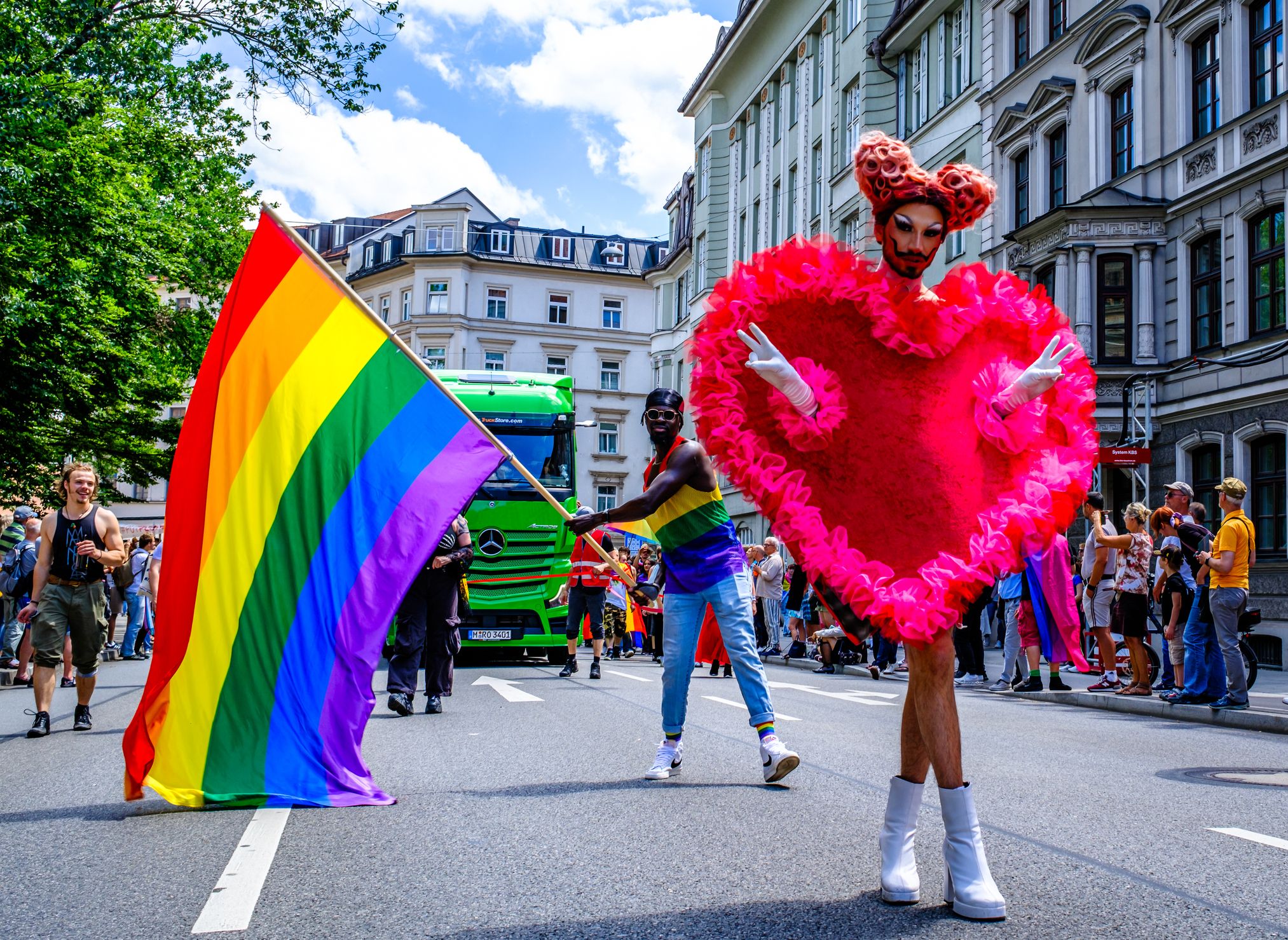 Am 4. Juli zieht erstmals eine Pride als angemeldete Demo durch Villach – mit Musik am Rathausplatz, Pride Village und Party am Abend.