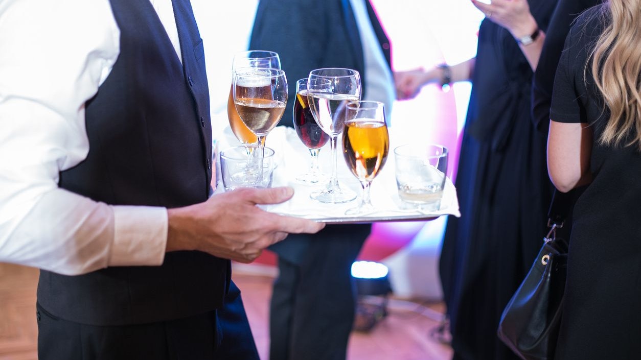 Heute.at - Alkotest vor Debatten? Politiker fordert Promillegrenze