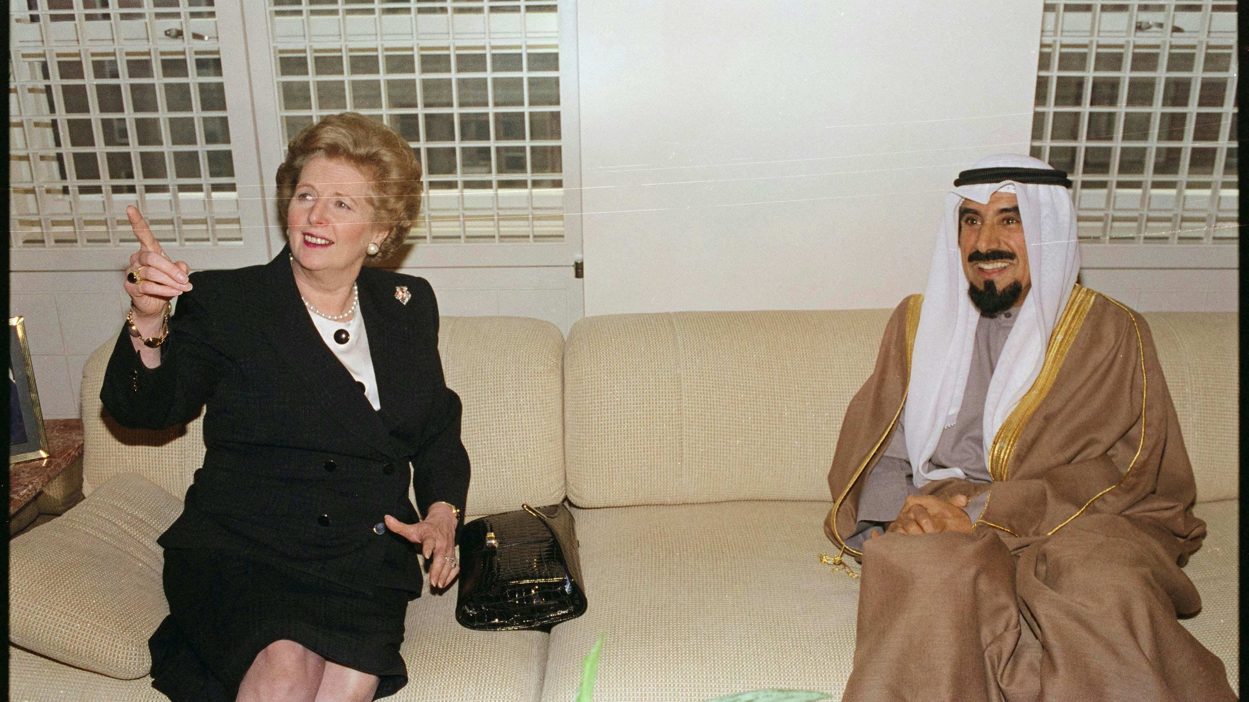 Nachweislich die Unwahrheit gesagt: die britische Premierministerin Margaret Thatcher mit dem Emir von Kuwait
