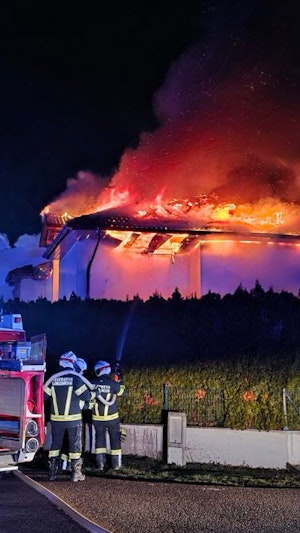 Hausbrand Niederösterreich: Nach Raketen-Unglück und Totalschaden erhält Familie O. dank 20.000-Euro-Spende neue Hoffnung und Unterstützung.
