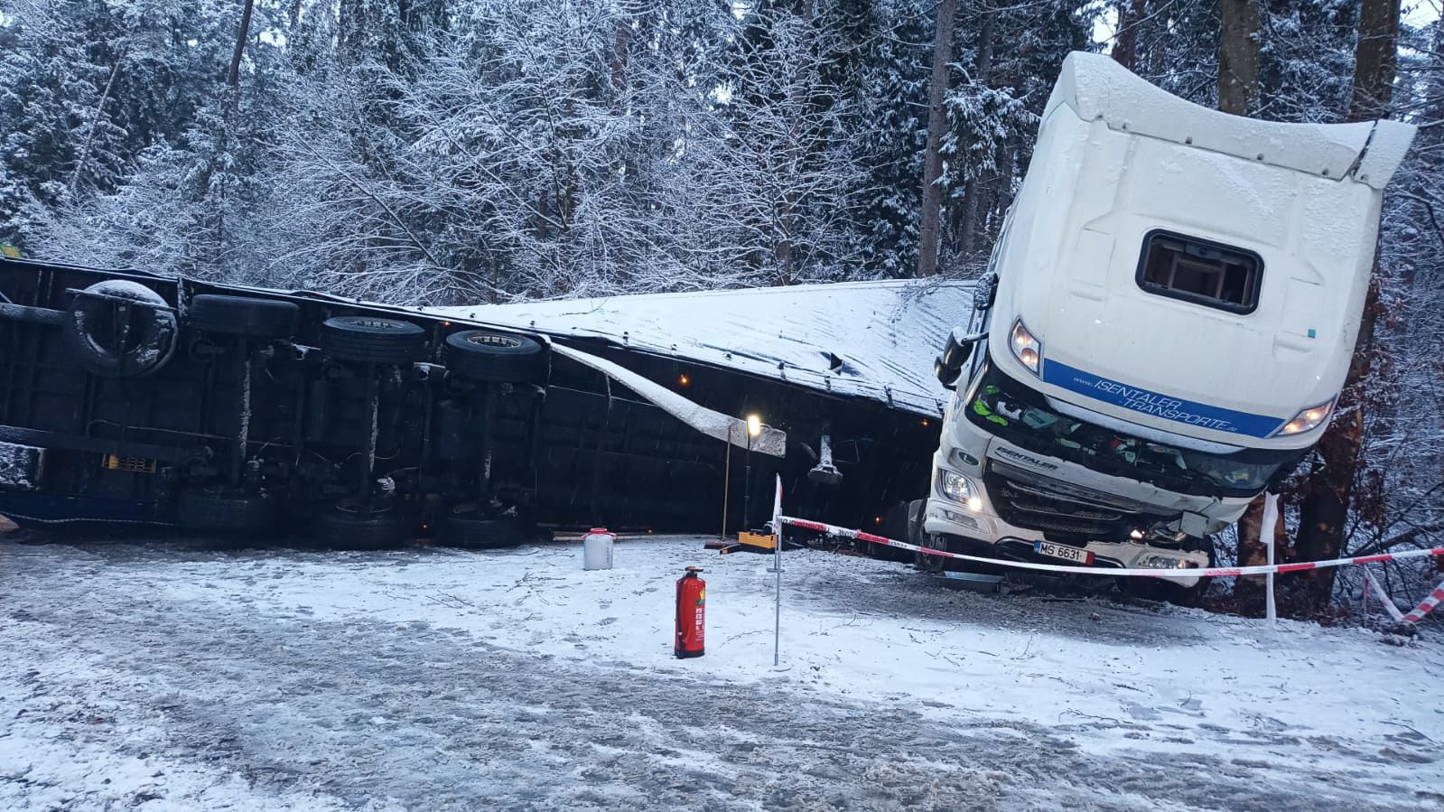 Am Donnerstag in der Früh und am Vormittag kam es in OÖ zu Unfällen im Minutentakt.