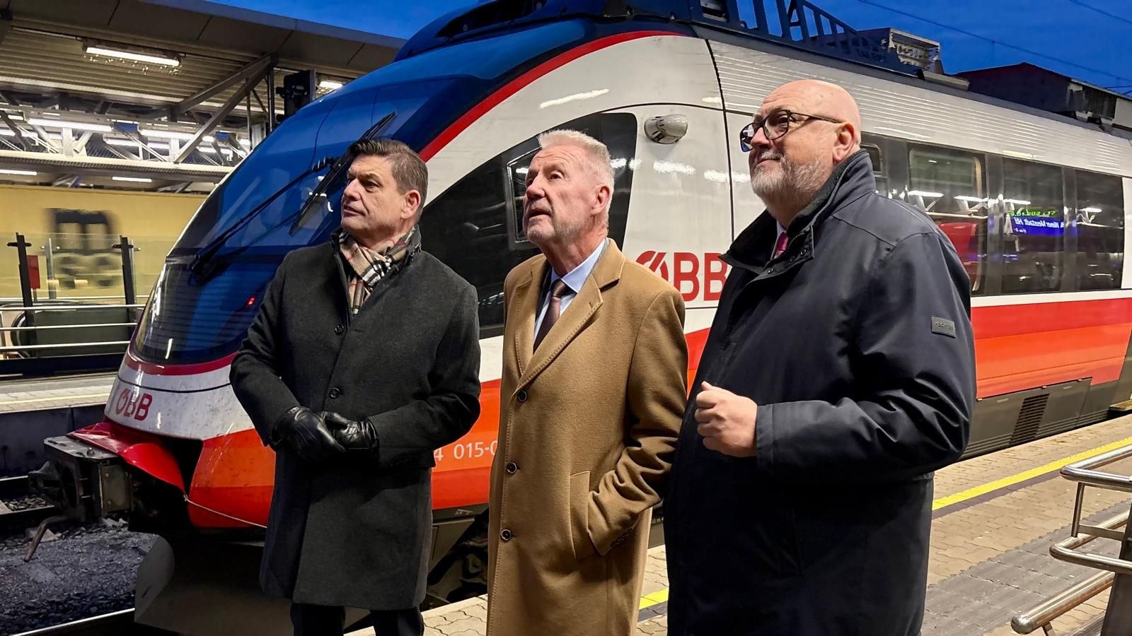 Heute.at - Sicherheitsrundgang in Wr. Neustadt mit ÖBB-Chef