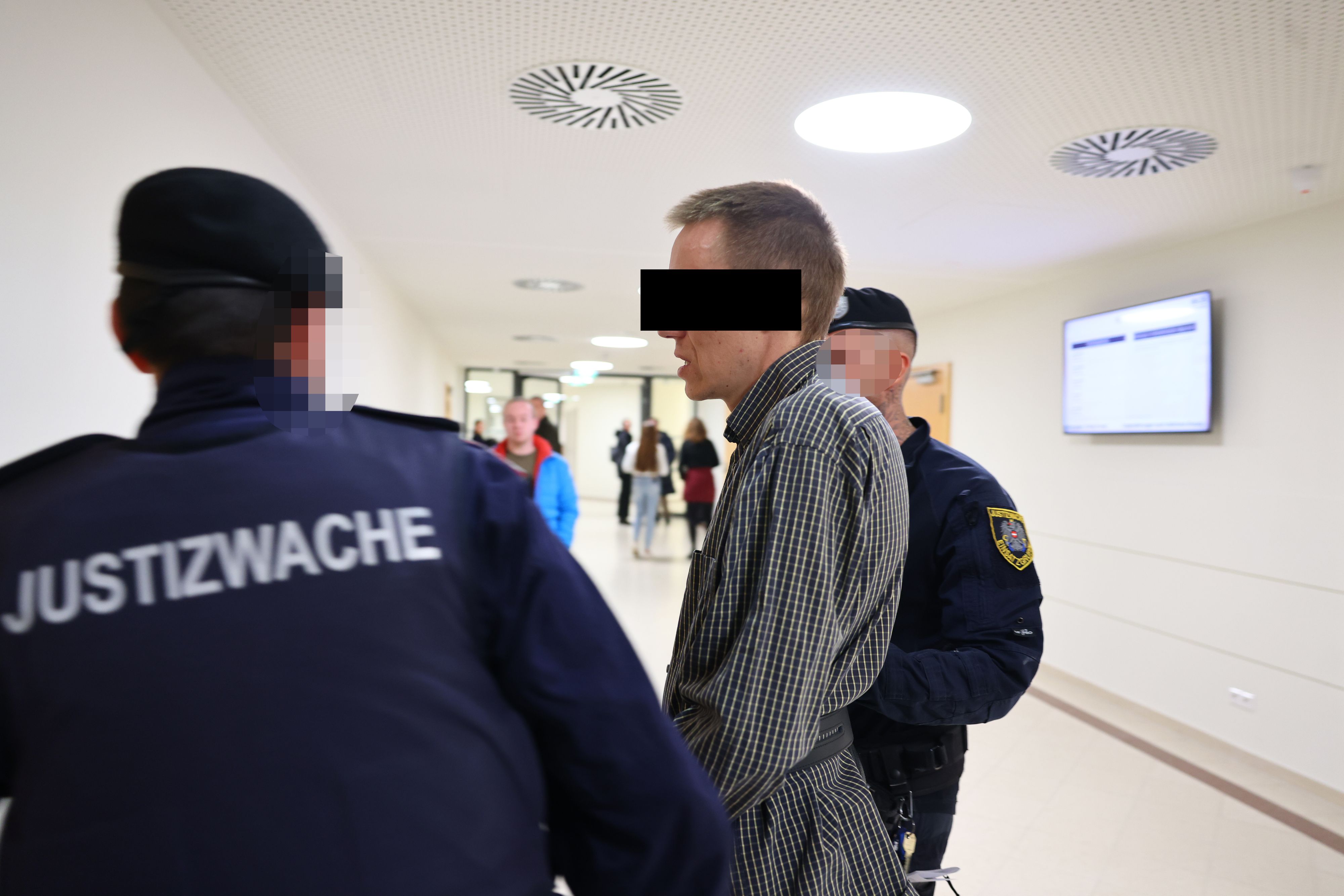 Schuss auf Bim: 10 Jahre Haft für Angeklagten