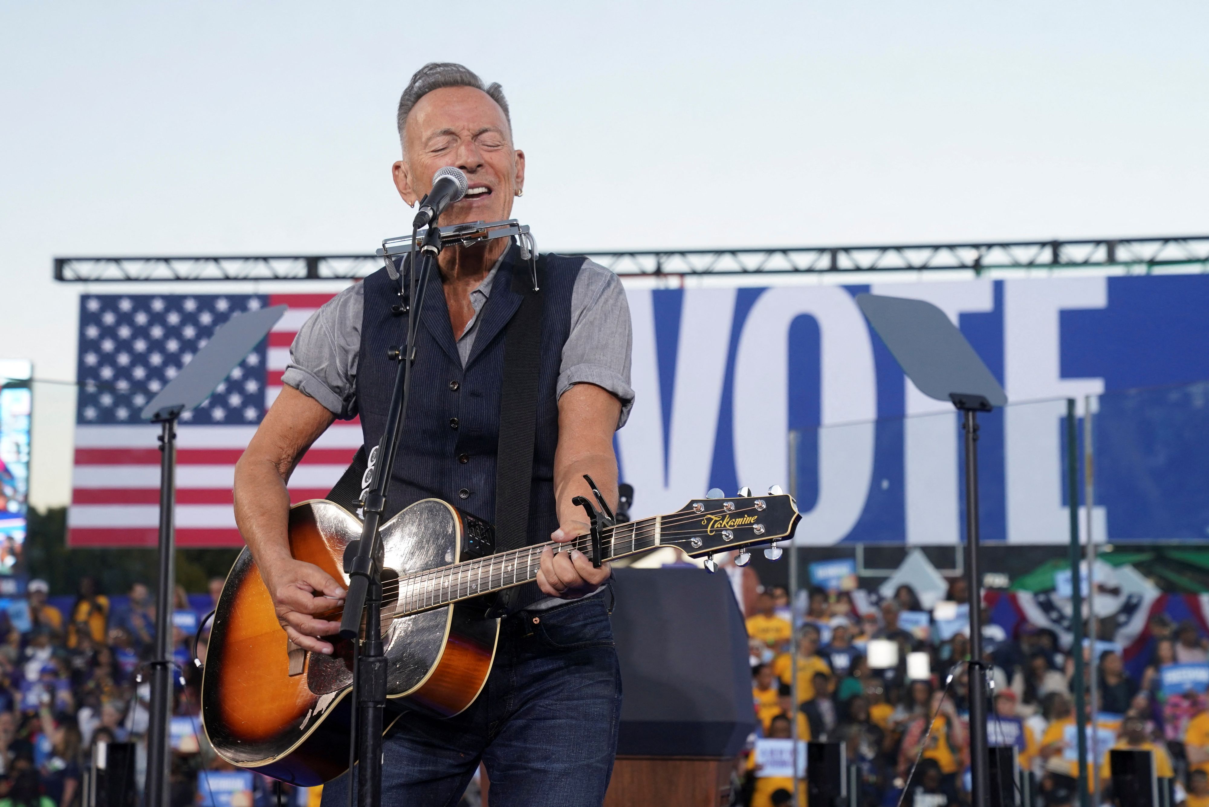 Bruce Springsteen im US-Wahlkampffinale im Oktober 2024 bei einem Auftritt zugunsten der Demokratischen Kandidatin Kamala Harris.