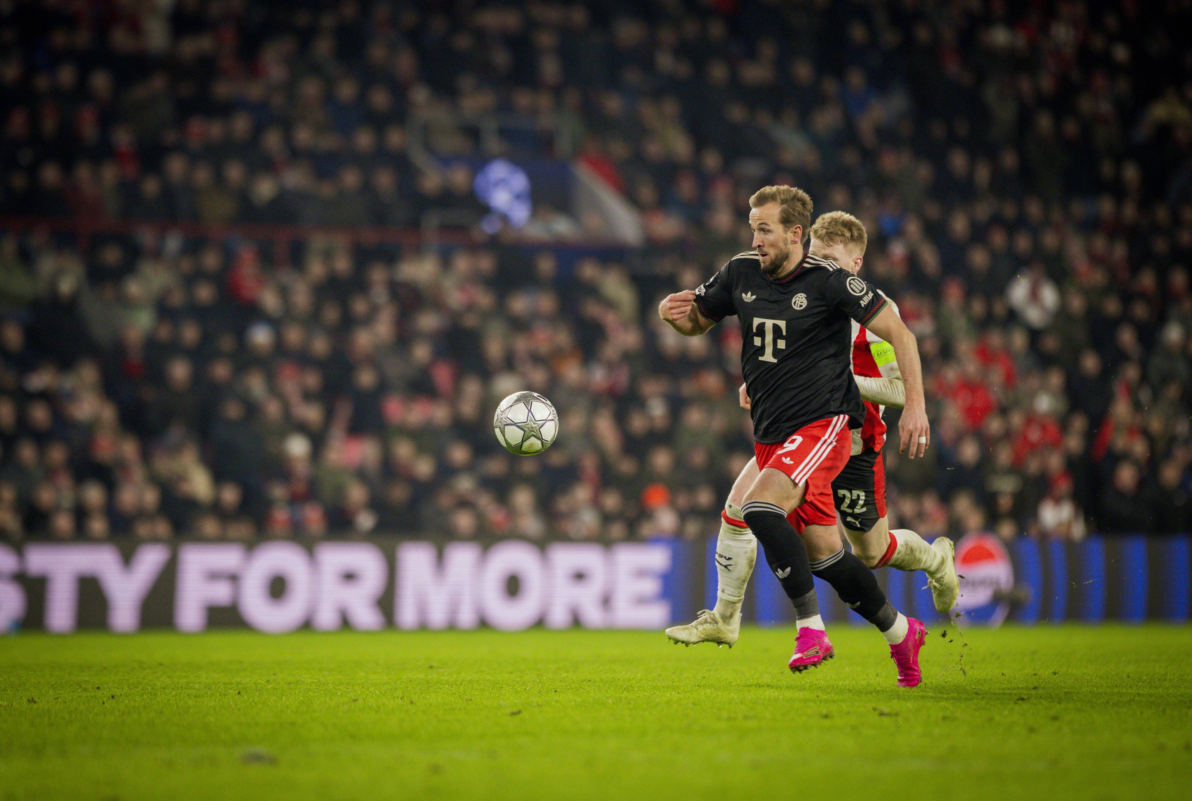 Die Bayern mussten in Eindhoven auf ungewöhnliche Hosen zurückgreifen. 