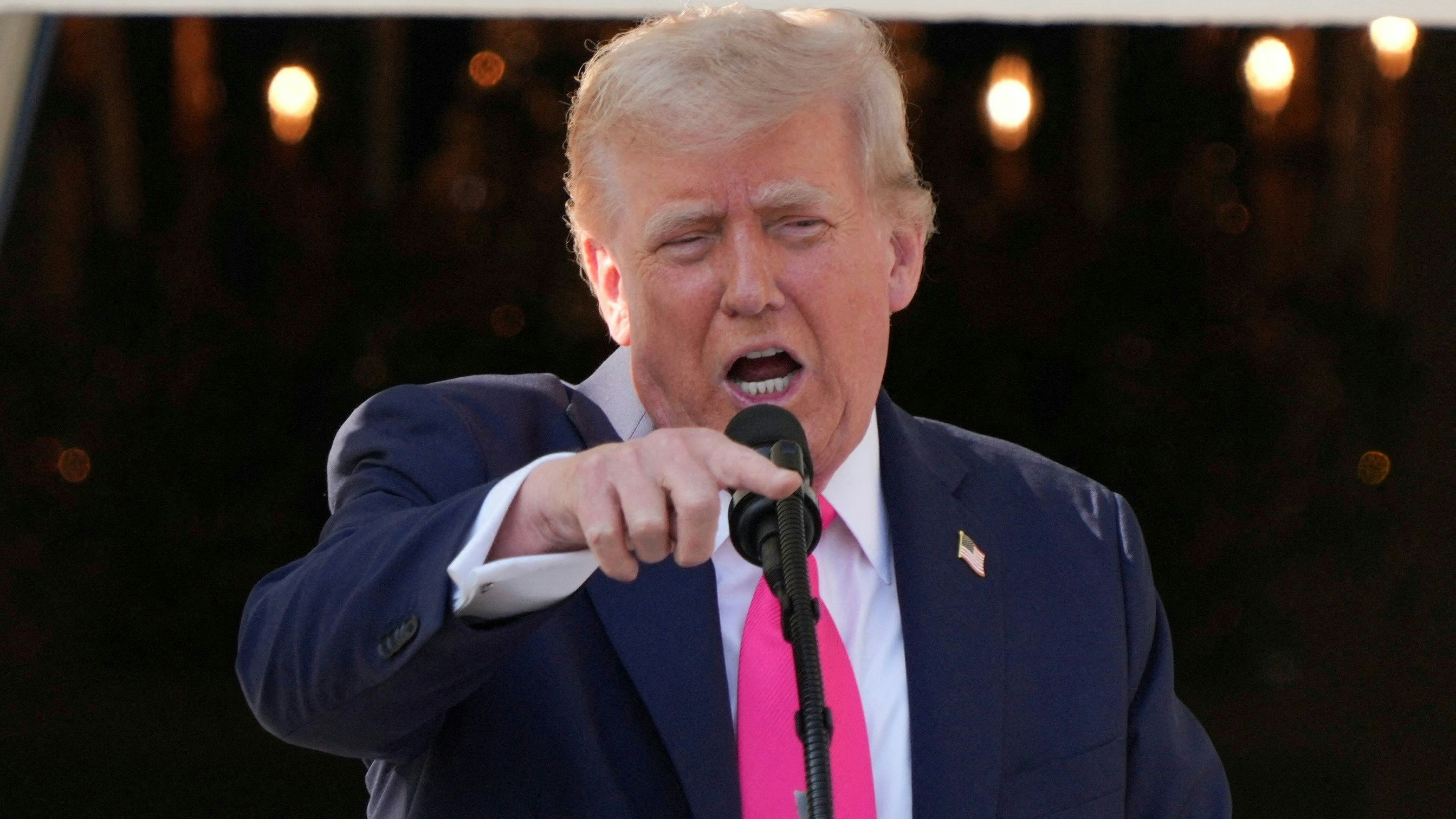 US-Präsident Donald Trump äußerte sich nun über einen möglichen Militärschlag gegen den Iran. Dieser sei "hoffentlich" nicht notwendig.