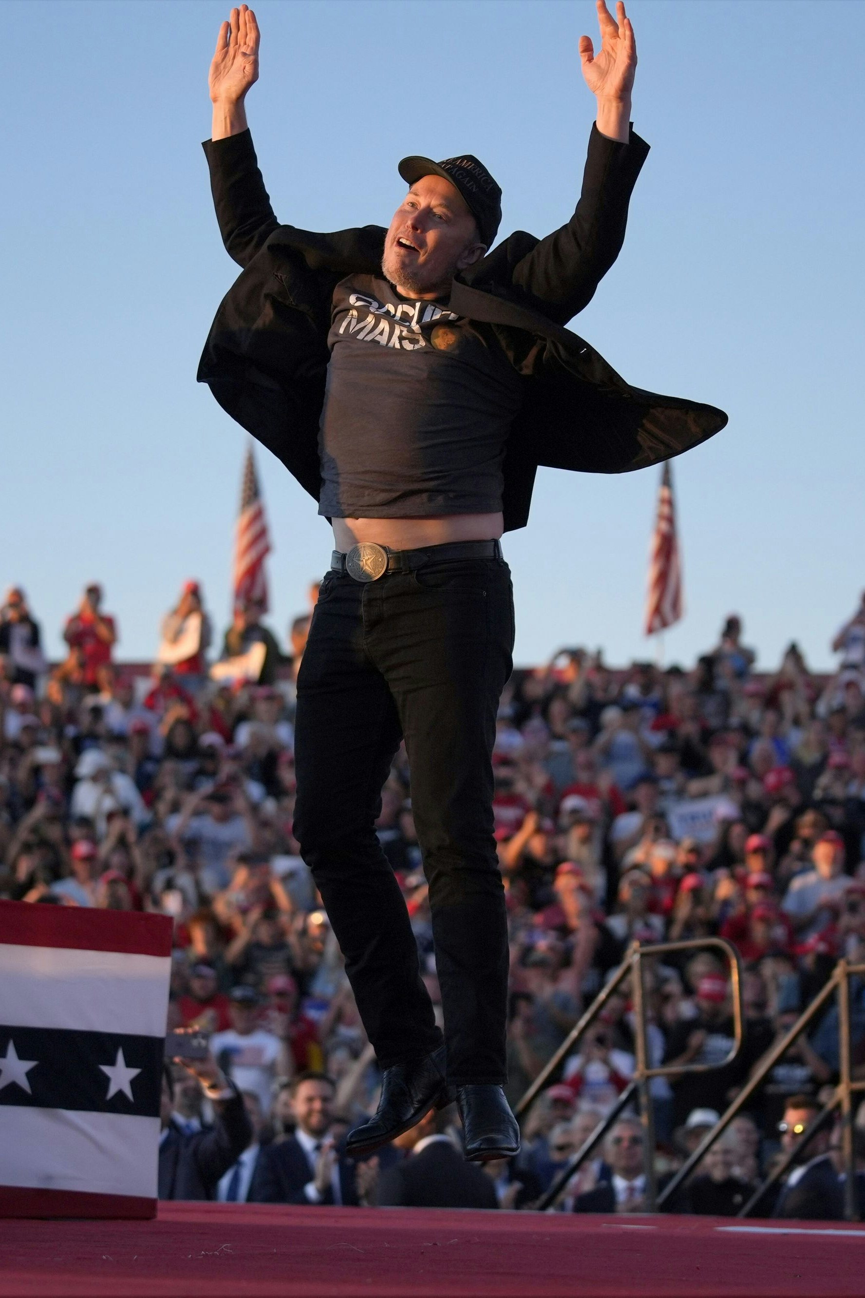 Investierte groß in die zweite Trump-Präsidentschaft: Multimilliardär Elon Musk 2024 bei einem Wahrlkampfauftritt von Donald Trump