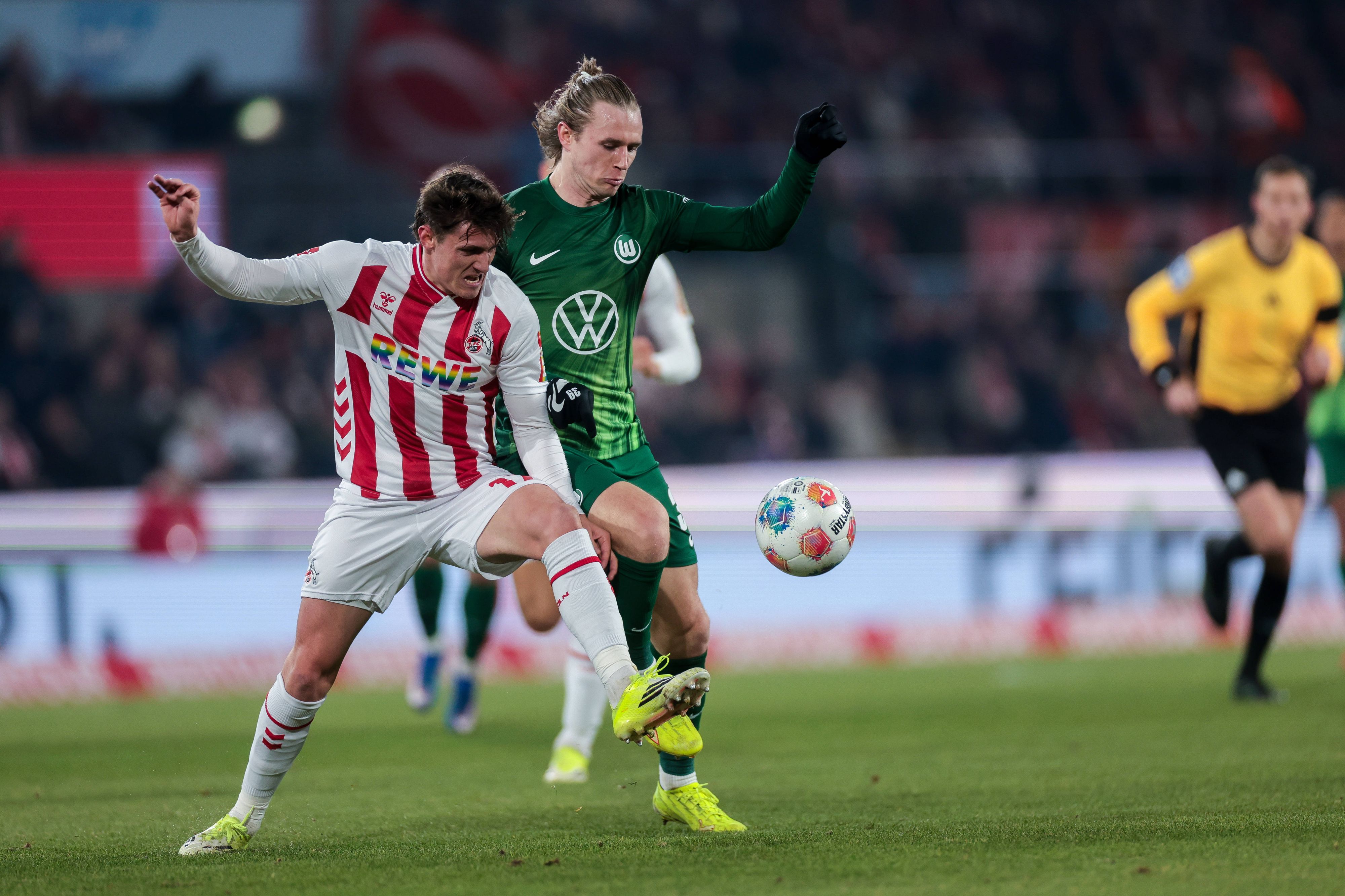 Patrick Wimmer, ÖFB-Legionär beim deutschen Bundesligisten Wolfsburg, im Duell mit Köln. 