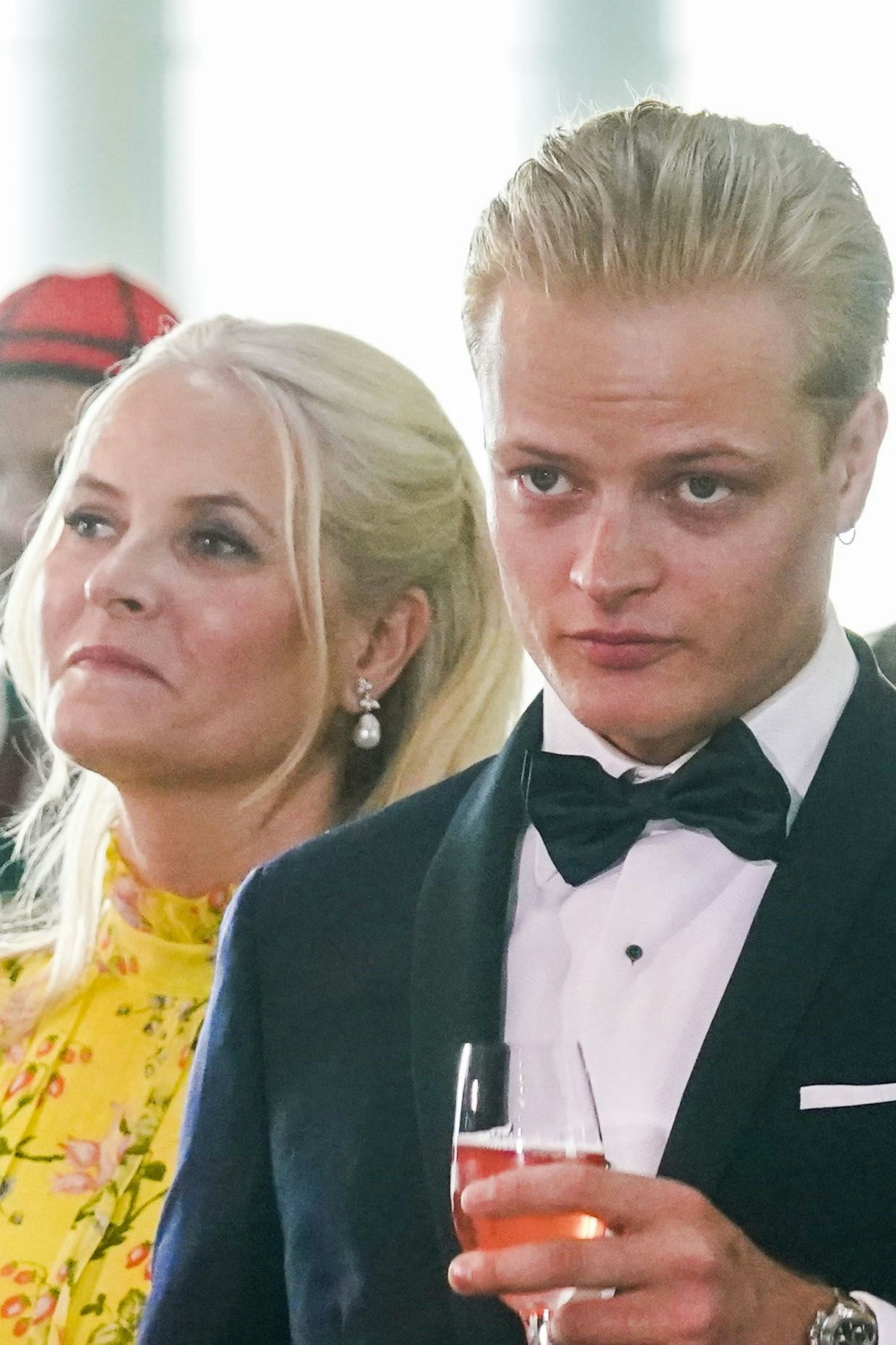 Marius Borg Hoiby mit seiner Mutter, Norwegens Kronprinzessin Mette-Marit: Er steht am Dienstag in Oslo u.a. wegen Vergewaltigung vor Gericht