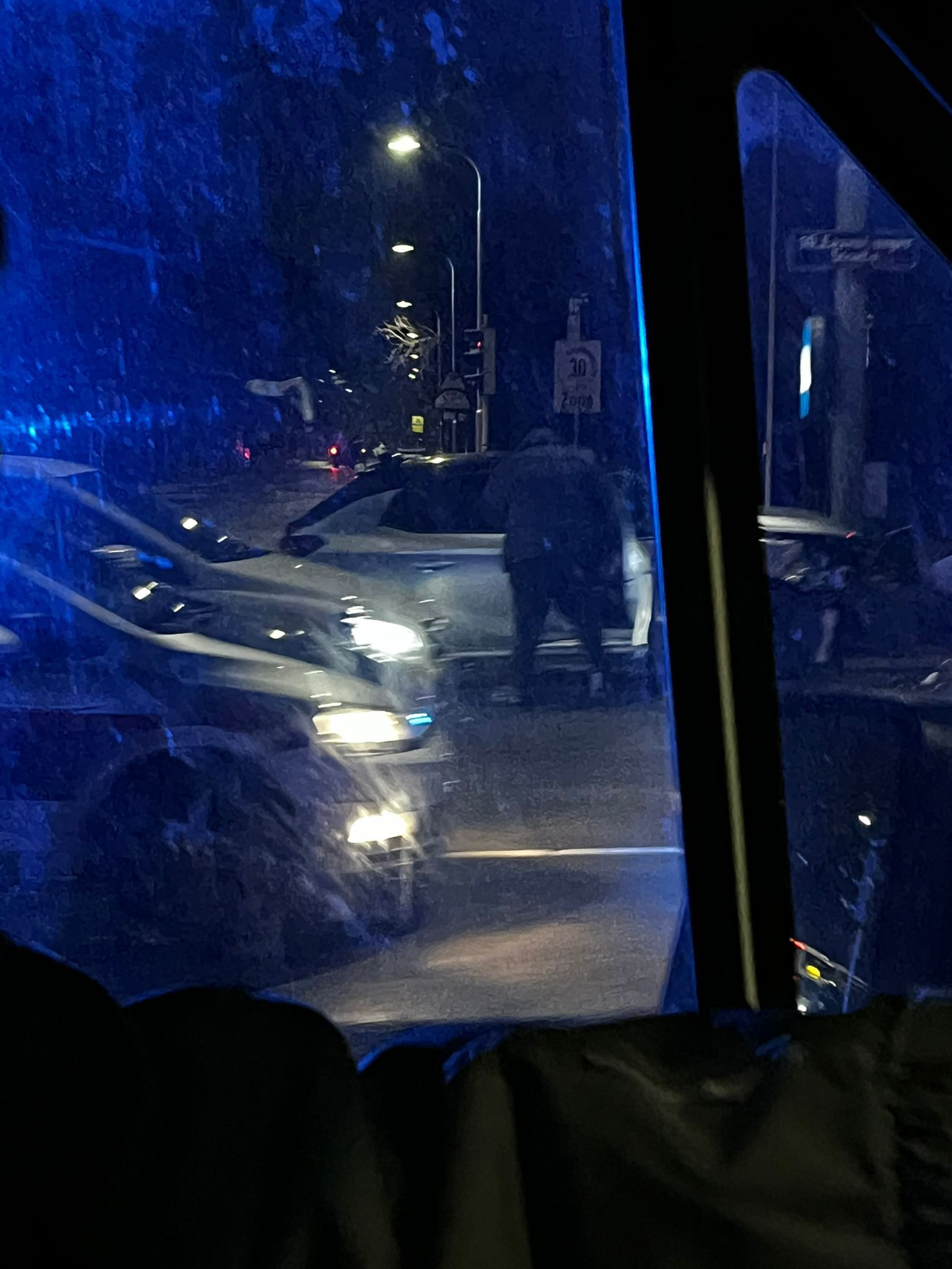 Heute.at - Heftige Kollision in Wien! Beide Pkws sind Wracks