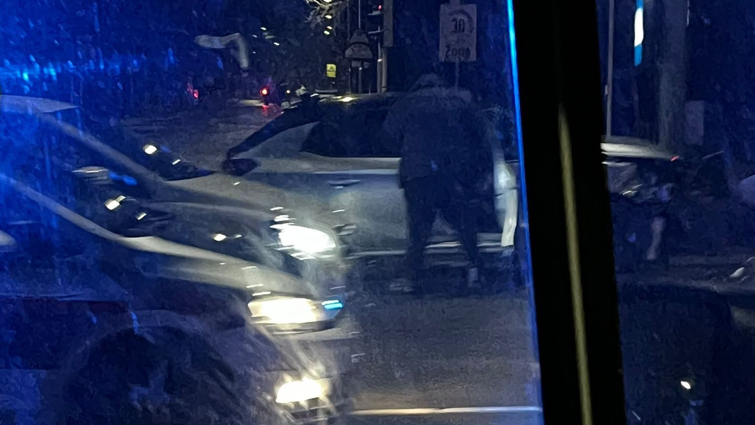 Heute.at - Heftige Kollision in Wien! Beide Pkws sind Wracks