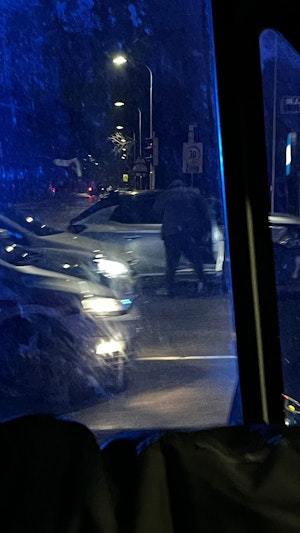 Unfall in Favoriten: Heftiger Crash auf der Laxenburger Straße in Wien. Zwei Autos Totalschaden, keine Verletzten. Aktuelle Infos zum Unfall.