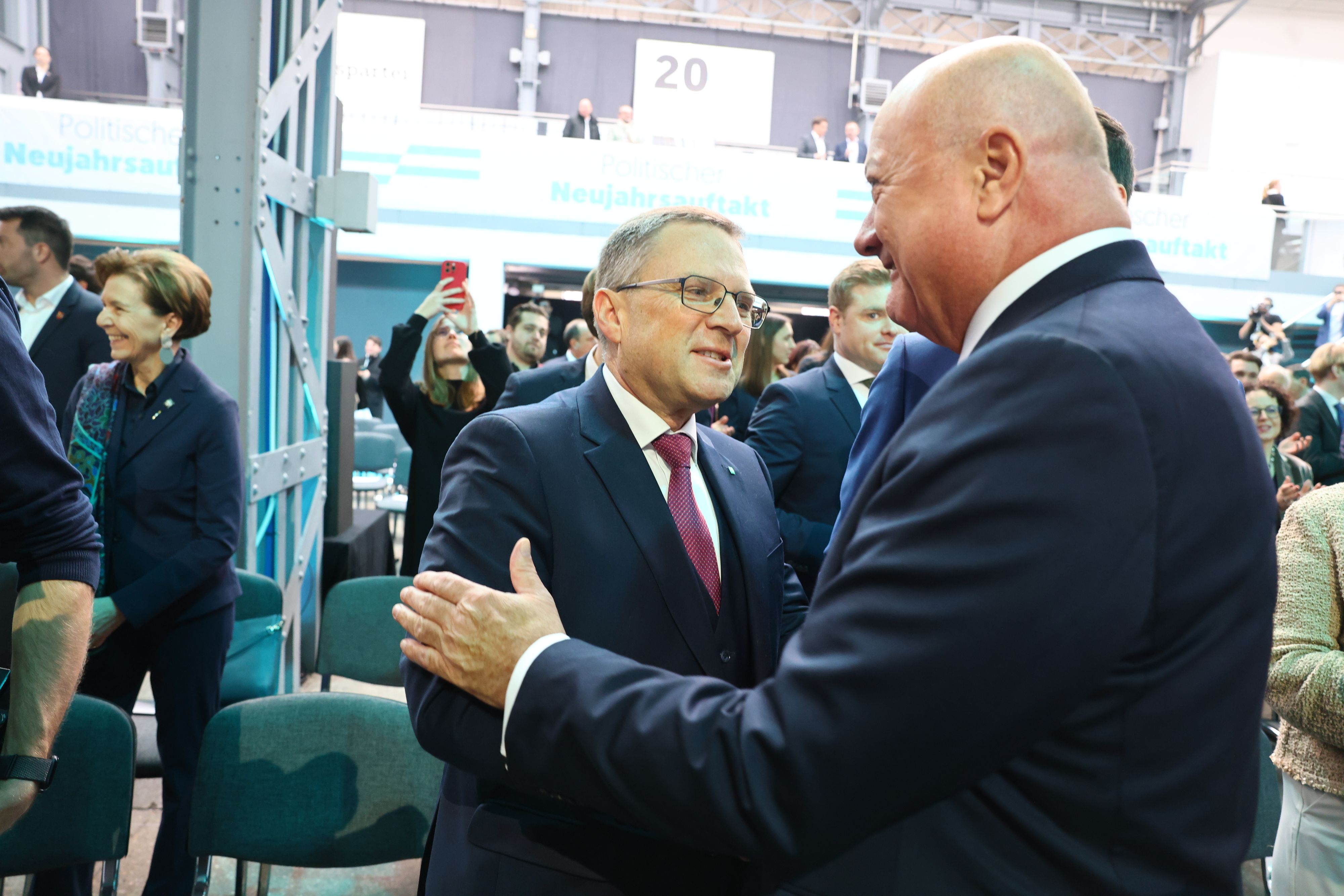 Du kommst mich aber schon im Häfn besuchen, oder?