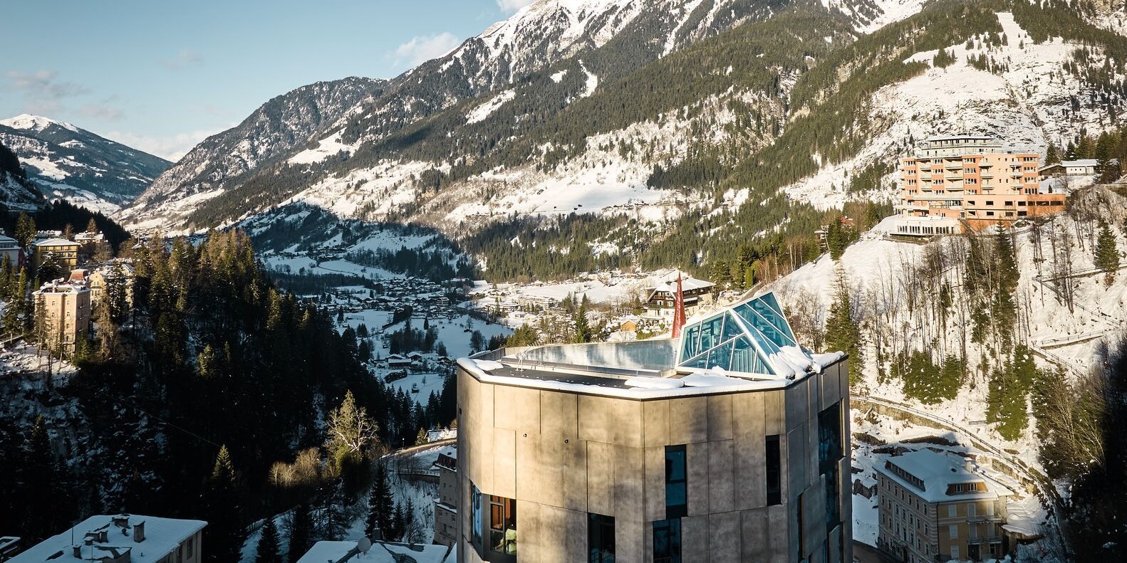 Rooftop Pool des Badeschloss Bad Gastein