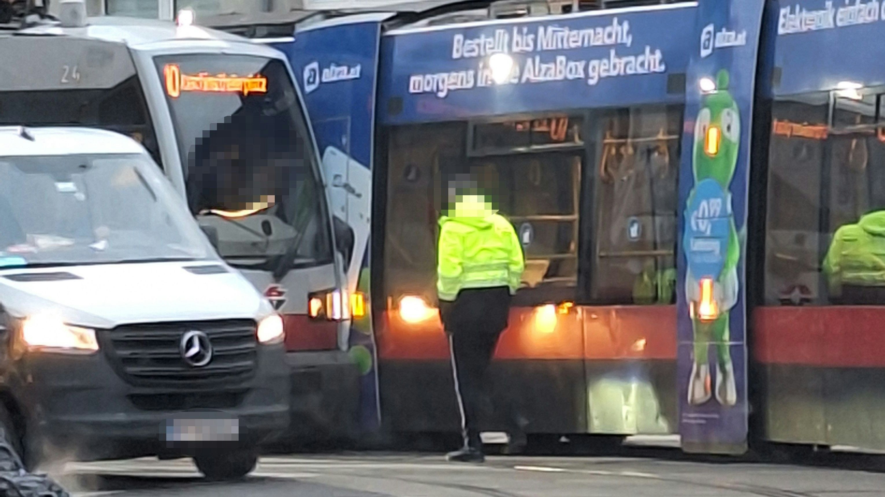 Heute.at - Bim-Crash in Wien! Stau-Chaos auf dieser Linie