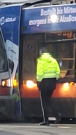 Unfall Ottakring: Bim-Crash sorgt für Stau-Chaos in Wien. Linie 10 zwischen Joachimsthalerplatz und Penzinger Straße gesperrt.