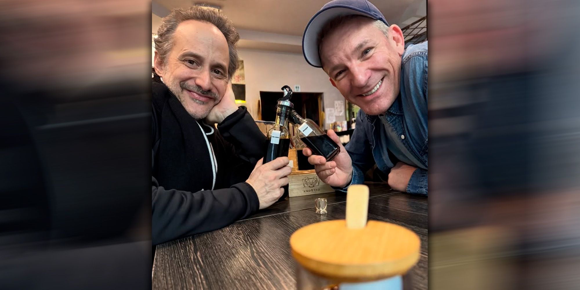 Michael Ostrowski mit Andi Knoll.