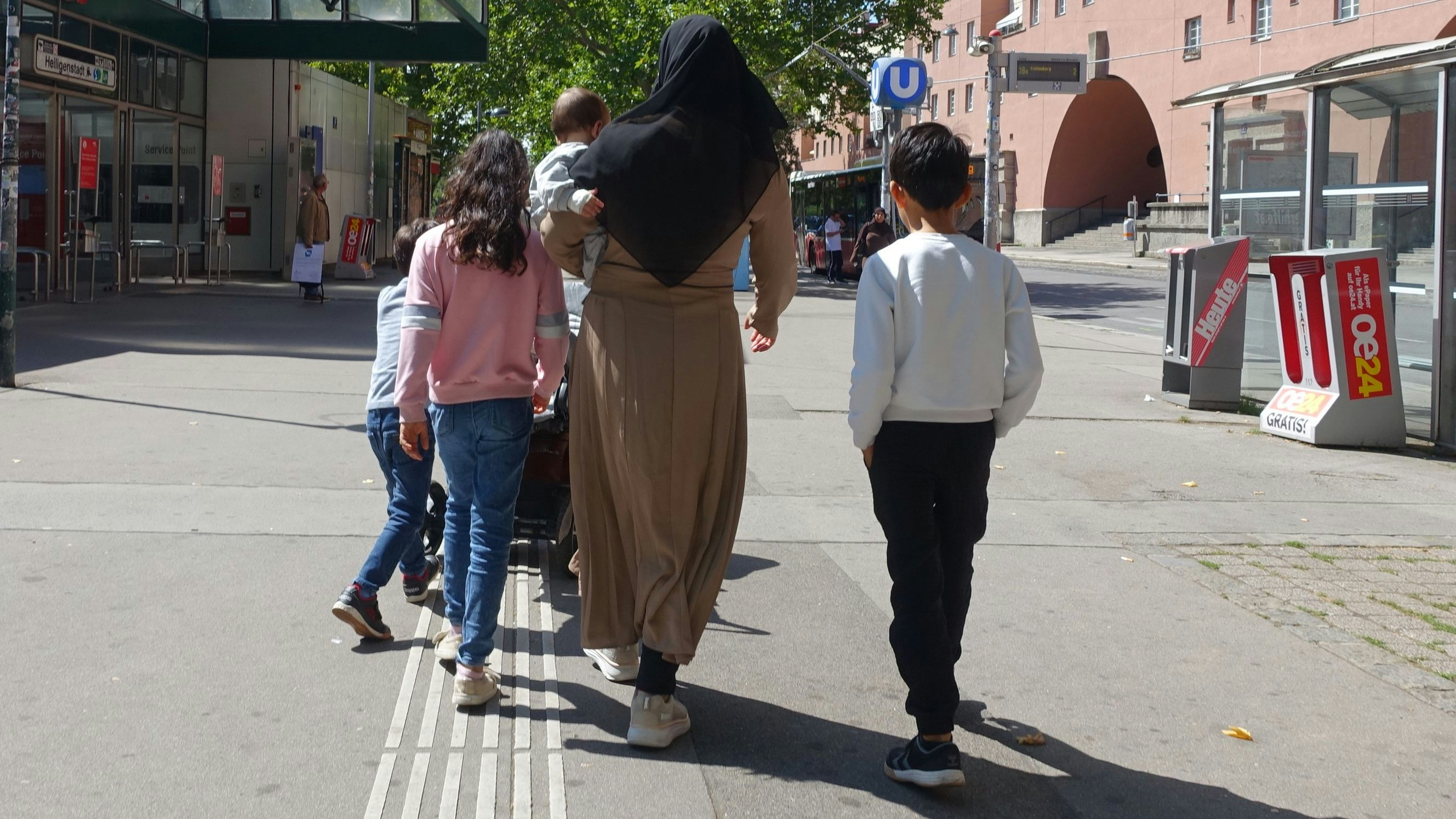 Heute.at - 1.000 statt 3.000 Euro! Syrische Familie verzweifelt