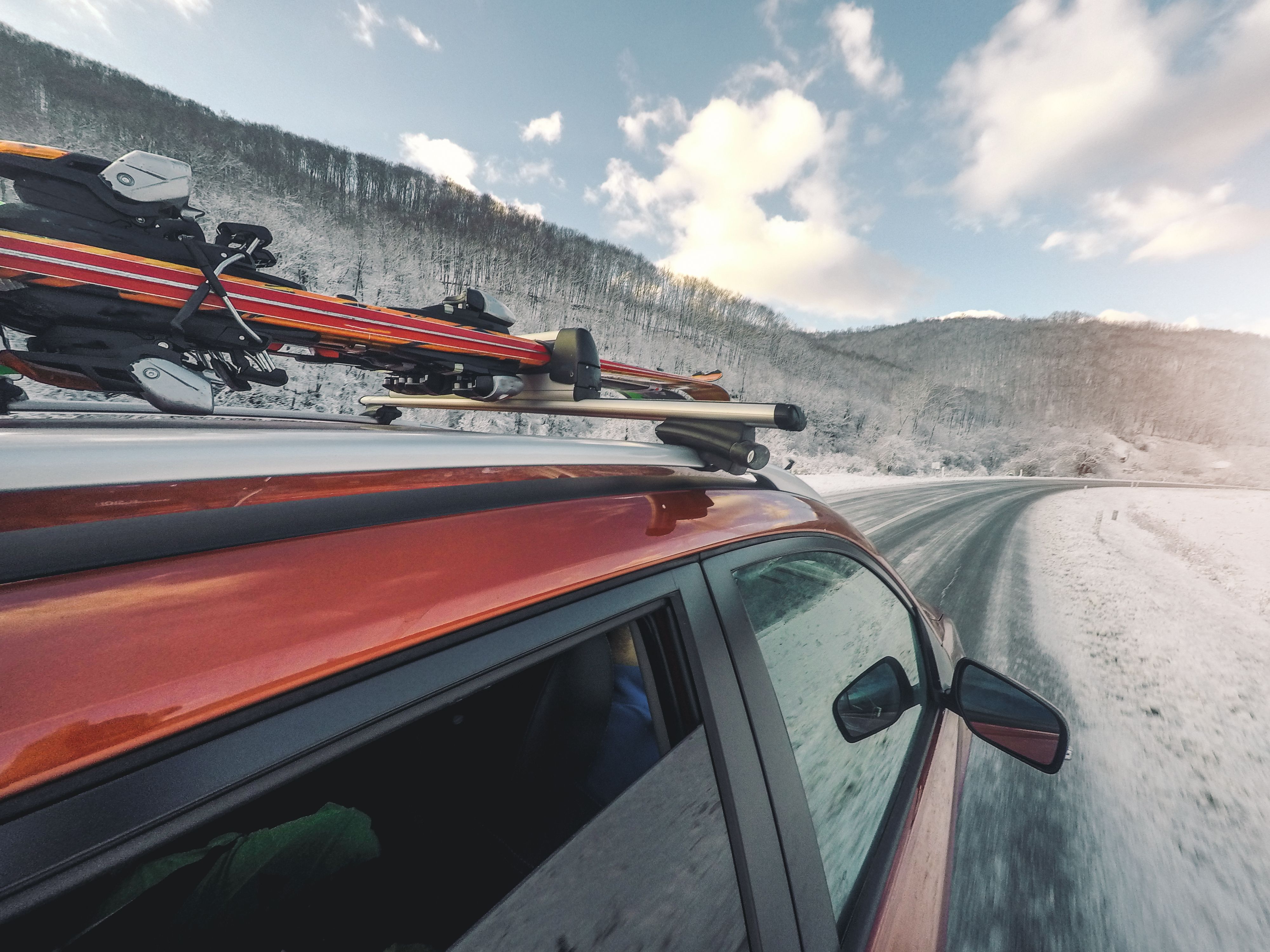 Ist die Skiausrüstung nicht richtig gesichert, kann der der Winterurlaub richtig teuer werden.