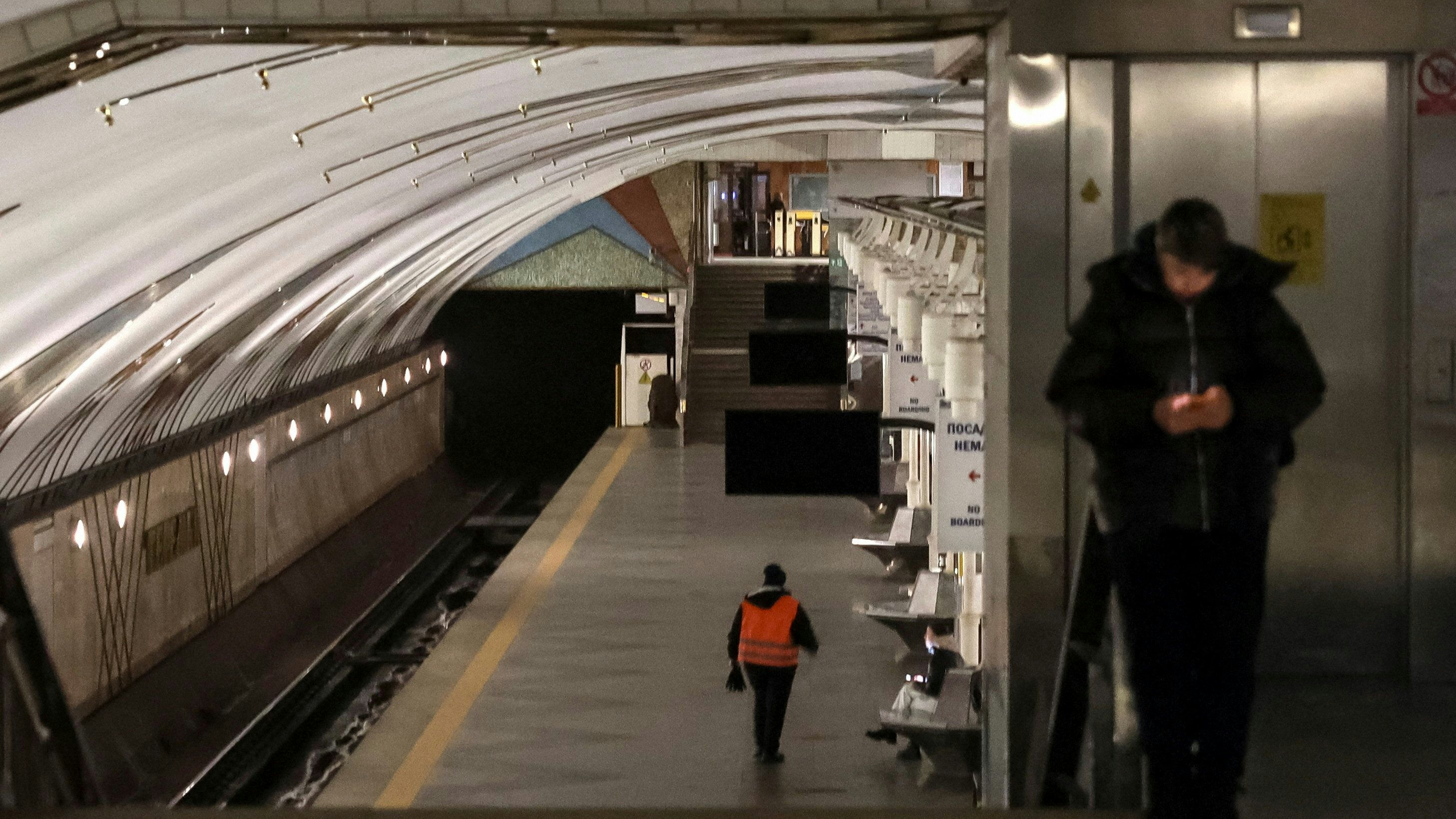 Heute.at - Riesiger Blackout! U-Bahnen von Kiew stehen still
