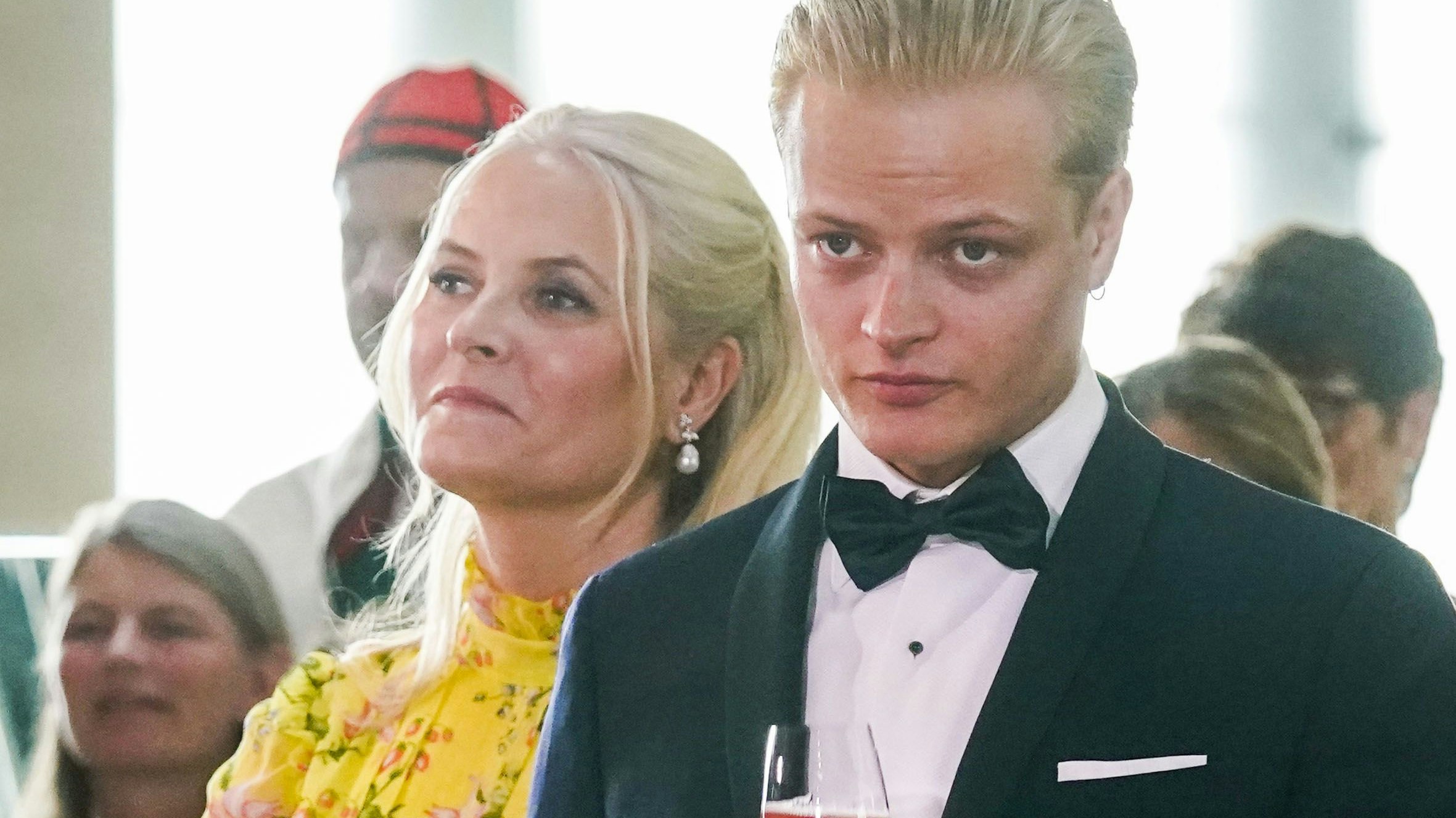 Marius Borg Hoiby mit seiner Mutter, Norwegens Kronprinzessin Mette-Marit: Er steht am Dienstag in Oslo u.a. wegen Vergewaltigung vor Gericht