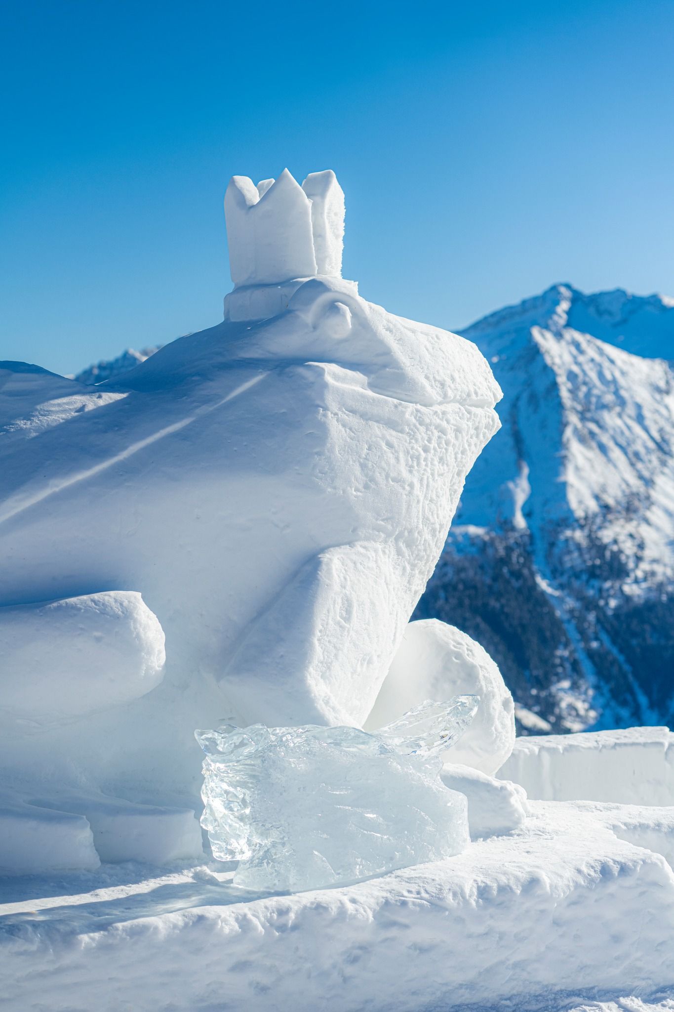 Noch bis 6. Februar verwandeln rund ein Dutzend Künstler das gesamte Gasteinertal in eine begehbare Comic-Welt aus Schnee und Eis.