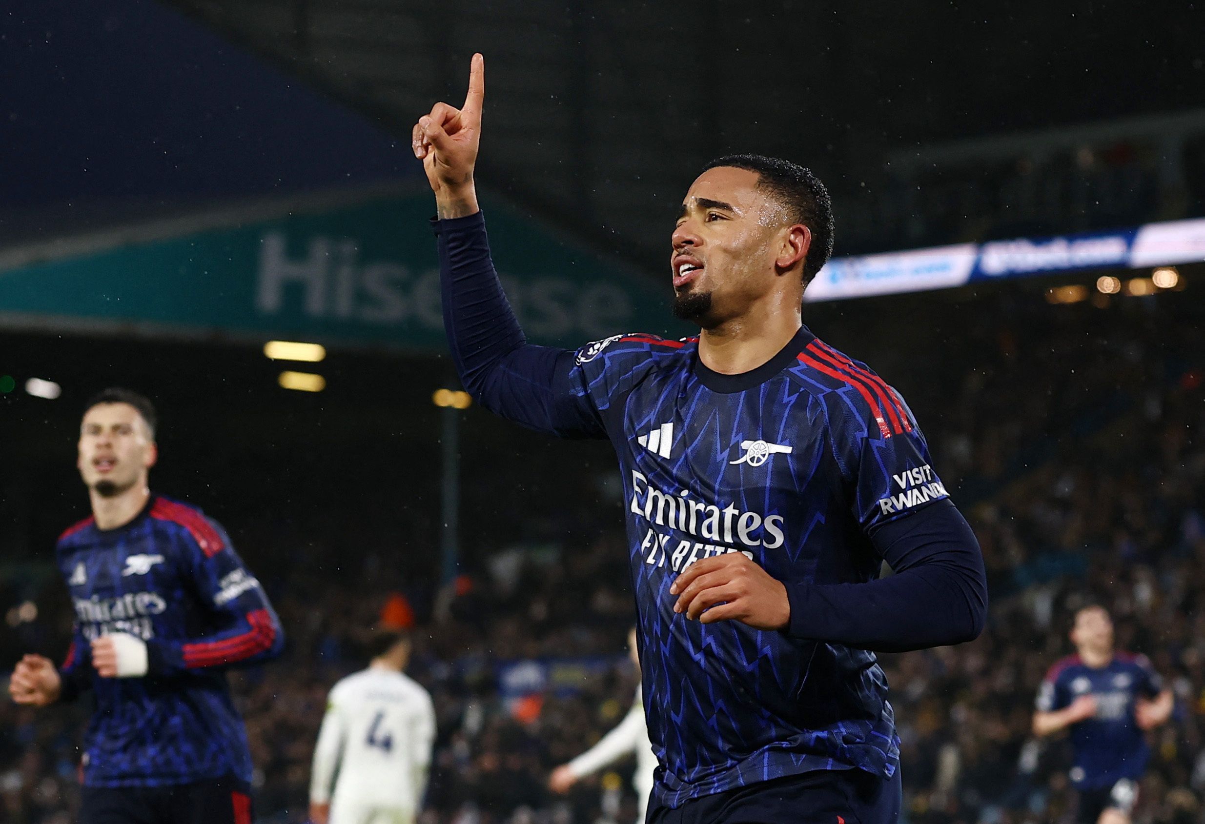 Arsenal London bejubelt den klaren Sieg bei Leeds United. 