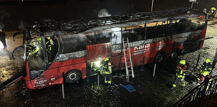 Heute.at - Brandanschlag auf U19-Teambus – Skandal in Deutschland