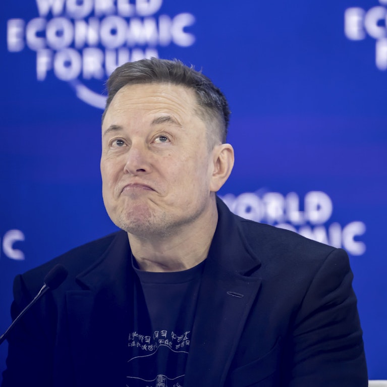 Im April landet der Hahnenkampf Elon Musk (Tesla) gegen Sam Altman (OpenAI) vor Gericht. Nun tauchten über 100 Dokumente, Mails und Tagebucheinträge auf.  Sie belegen: KI-Chefs sind auch nichts anderes als ganz normale Kapitalisten. Die Hintergründe.