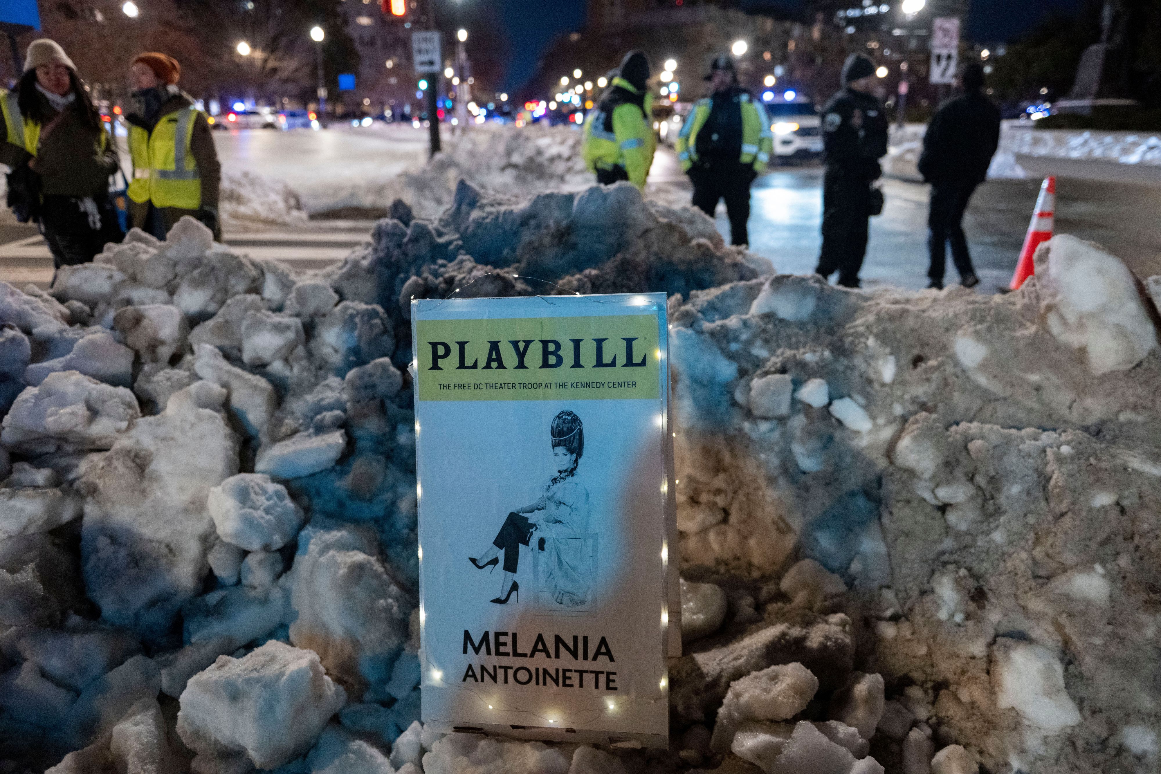 Kein charmanter Vergleich: die First Lady wurde in Washington von Kritikern mit Marie "Sollen sie doch Kuchen essen" Antoinette gleich gesetzt