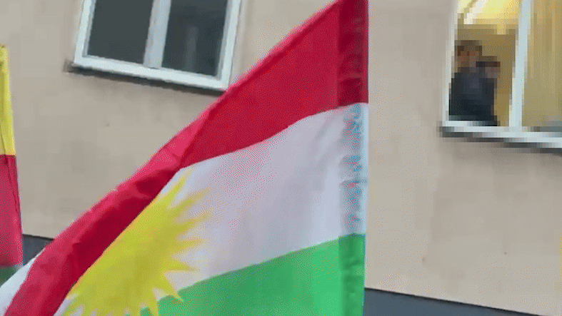 Mann bedroht Kurden bei Demonstration mitten in Wien