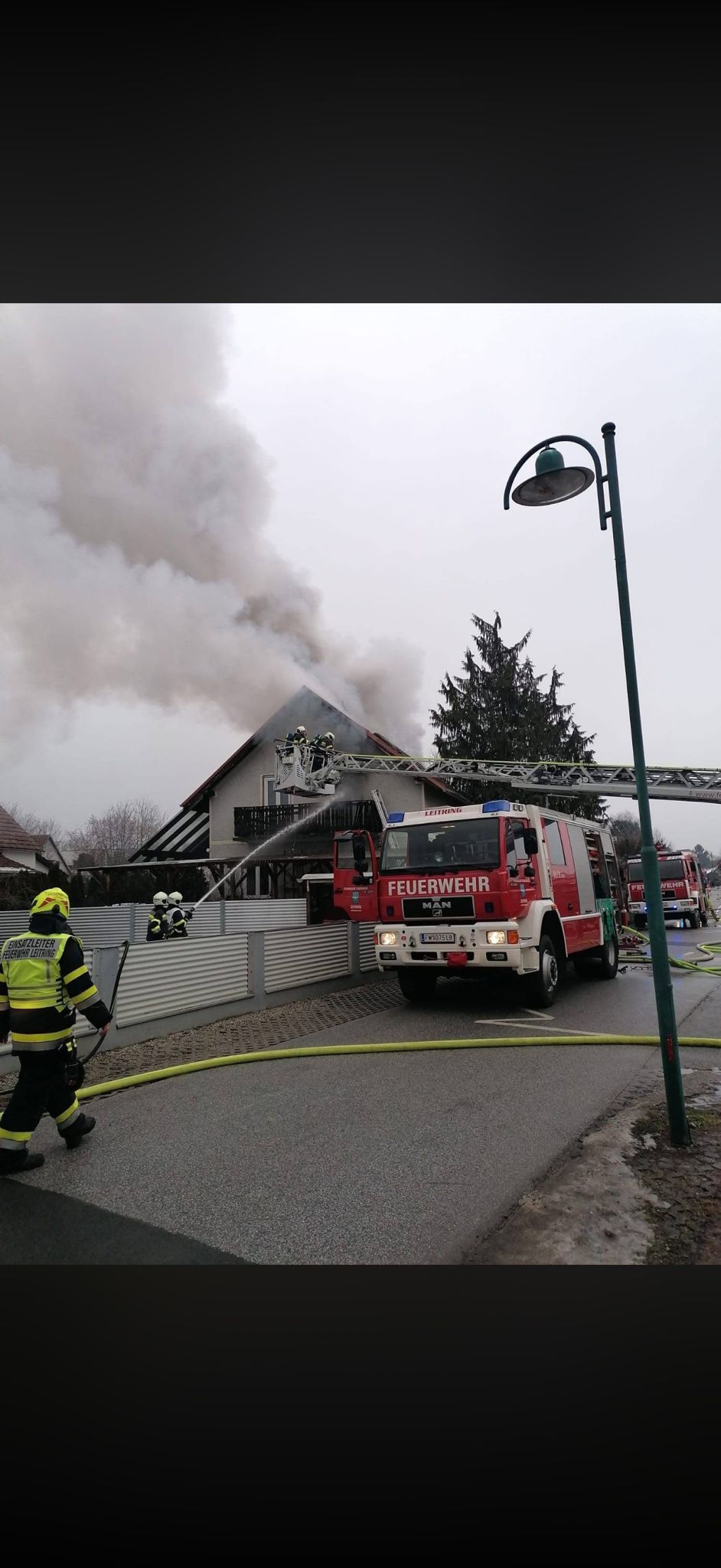 Die Feuerwehr stand mit einem Großaufgebot im Einsatz. 