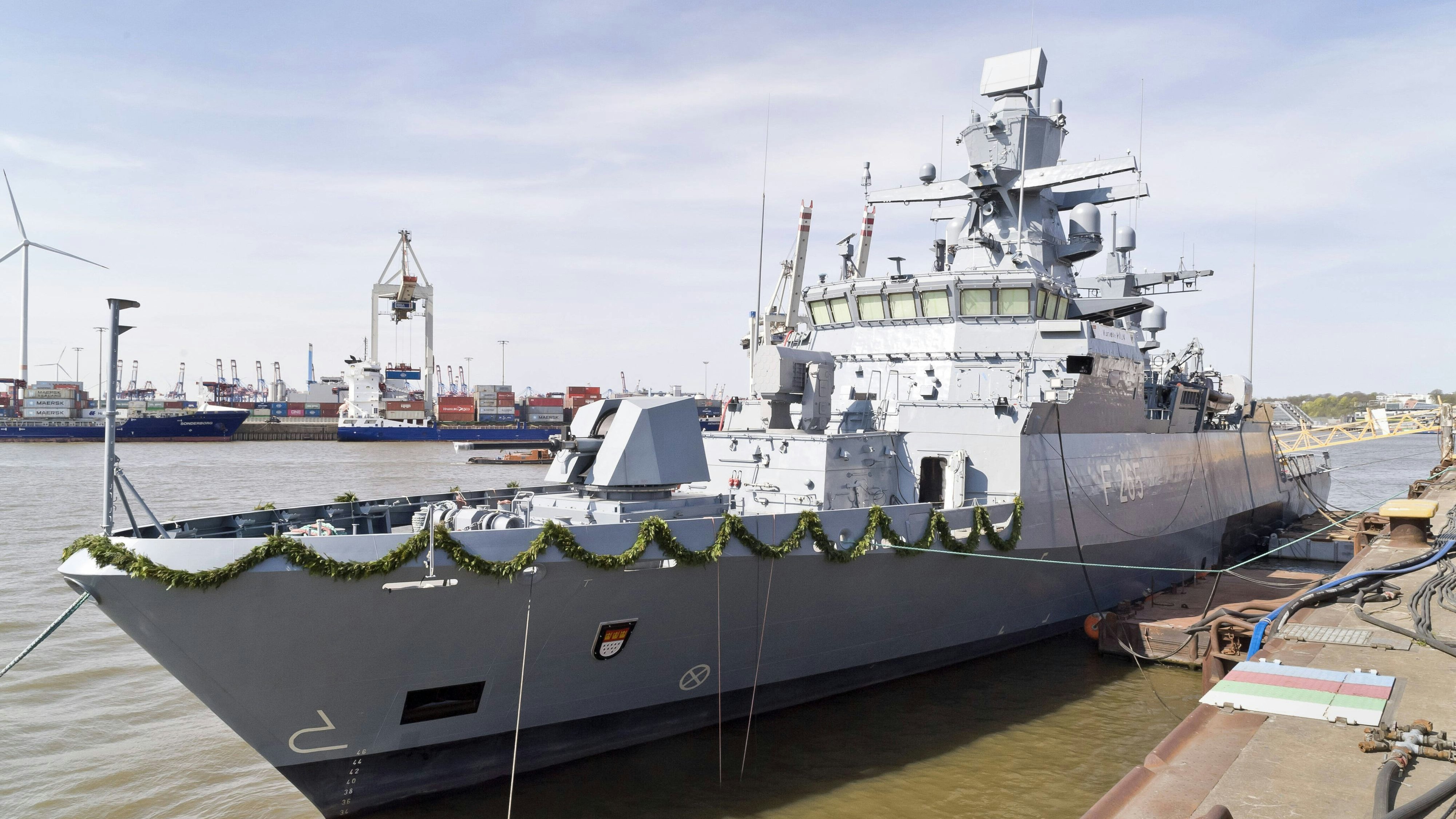 Heute.at - Marineschiffe sabotiert – zwei Verdächtige festgenommen