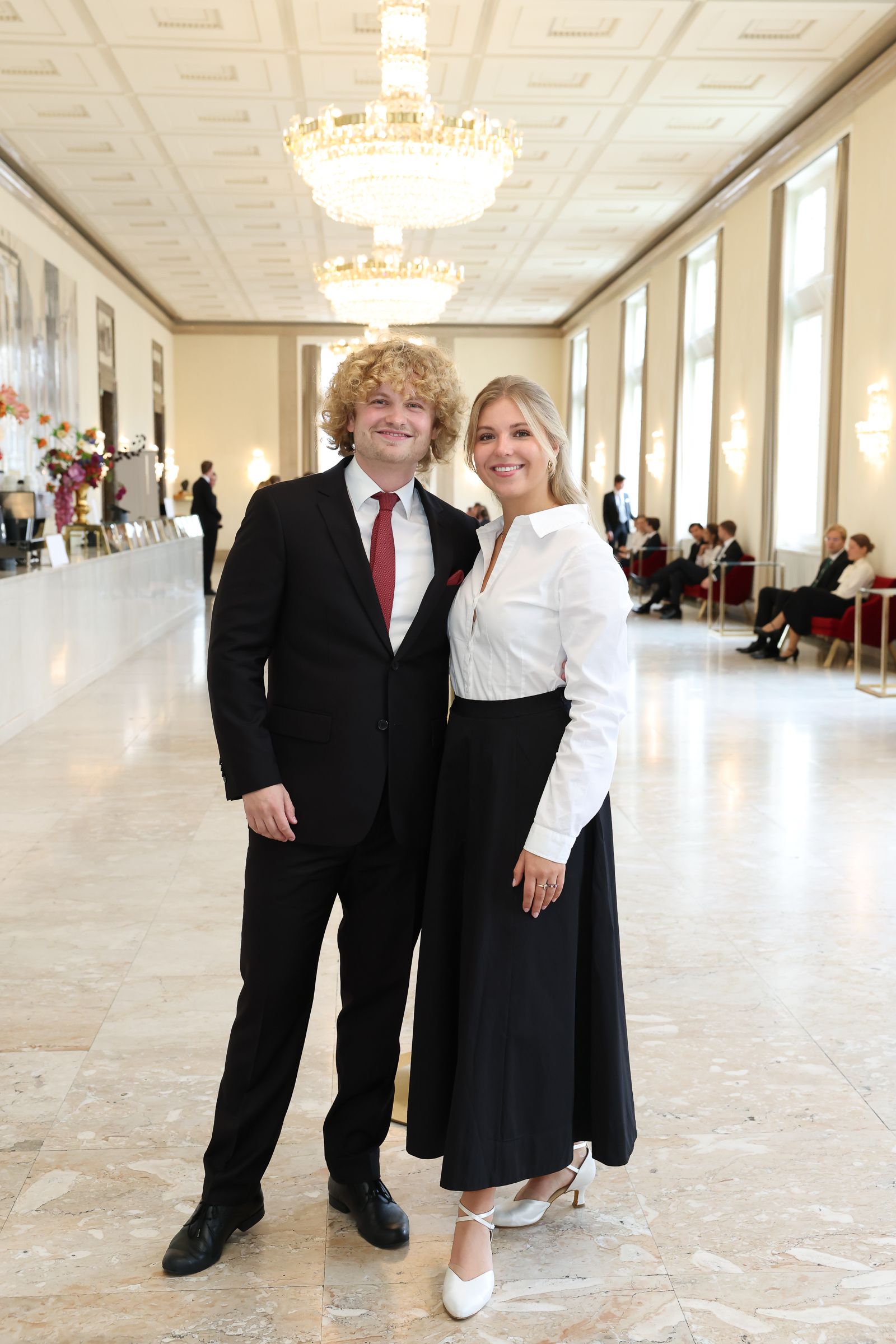 Paulus Bohl (Dr. Bohl) debütiert mit Freundin Léa.