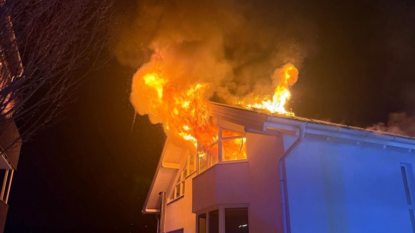 Wie es zu dem Brand kommen konnte, wird jetzt ermittelt.