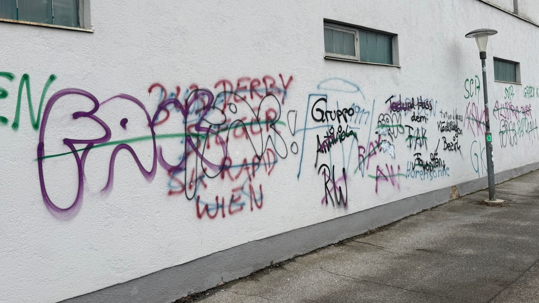 Heute.at - Rapid-Graffitis – Tausende Euro Schaden in Himberg