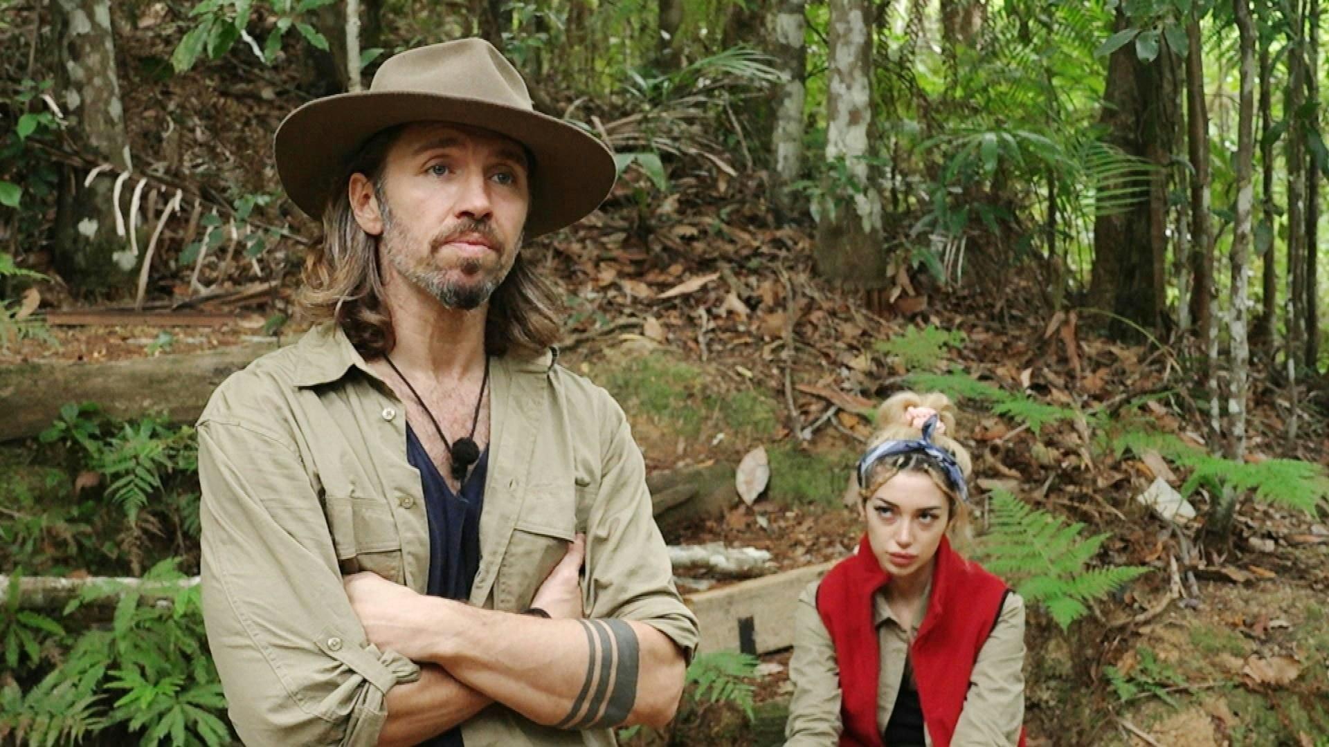 Ariel und Gil Ofarim auf dem Weg zur Dschungelprüfung "MurwillumBAH Videocenter". Spannung liegt in der Luft. Sie nannte ihn abermals einen Lügner. 