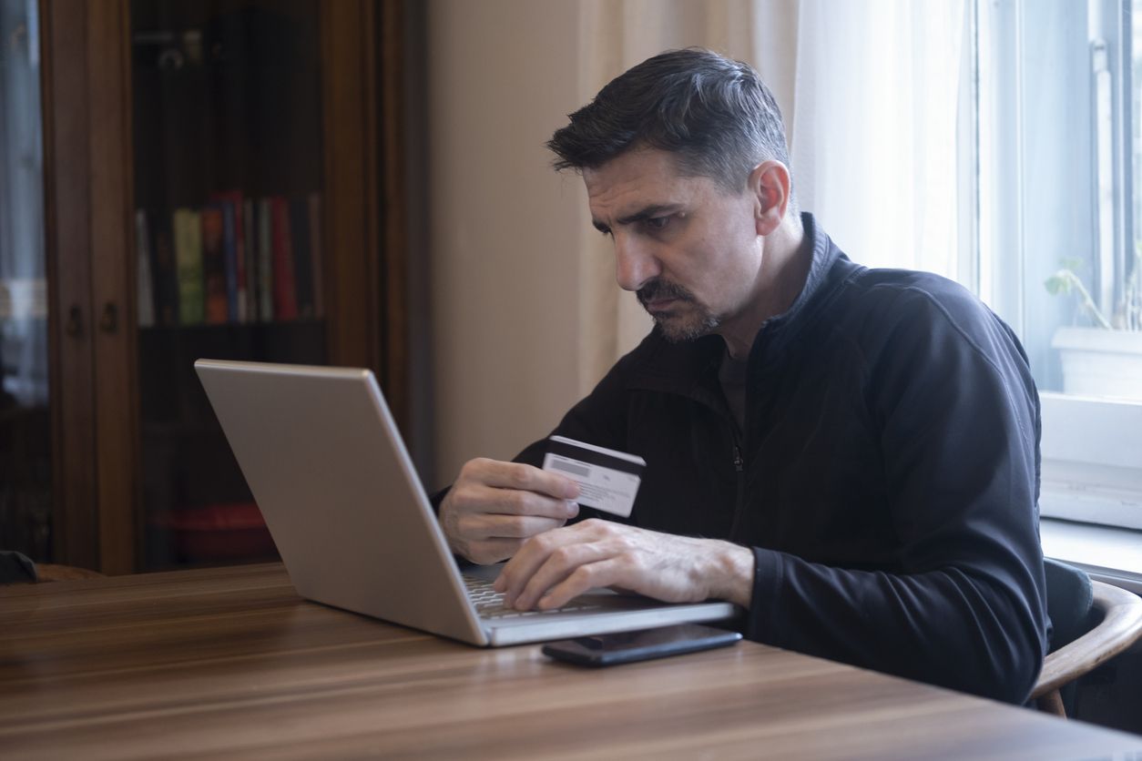 Der Kärntner überwies beiden Online-Bekanntschaften Geld. (Symbolbild)